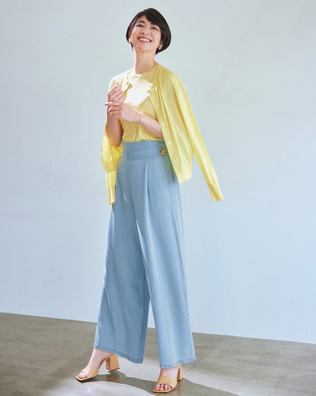 【ドゥクラッセ/DoCLASSE】のメルティーデニム・ボタンデザインワイド インテリア・キッズ・メンズ・レディースファッション・服の通販 founy(ファニー) 　ファッション　Fashion　レディースファッション　Fashion for Women　パンツ　Pants & Trousers　デニム　Denim, Jeans Material　フェミニン　Feminine, Girly　ライトインディゴ|ID: prp329100004920428 ipo3291000000036914356