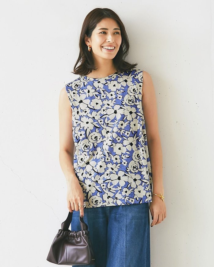 【ドゥクラッセ/DoCLASSE】の綿スラブ・タックノースリーブトップス インテリア・キッズ・メンズ・レディースファッション・服の通販 founy(ファニー) https://founy.com/ ファッション Fashion レディースファッション Fashion for Women トップス・カットソー Cut & Sew Tops キャミソール&ノースリーブ Camisoles & Sleeveless Tops シャツ・ブラウス・オフィスカジュアル Elegant Blouses & Button-Ups ロングTシャツ・Tシャツ Longline T-Shirts & Tees カットソー・ベーシックTシャツ Cut-and-Sewn Tops / Stretch Tees & Basics カットソー Cut and Sewn Top ノースリーブ Sleeveless, No-Sleeve プリント Print, Printed Pattern 人気 Popular, Best Seller |ID: prp329100004920447 ipo3291000000036964398