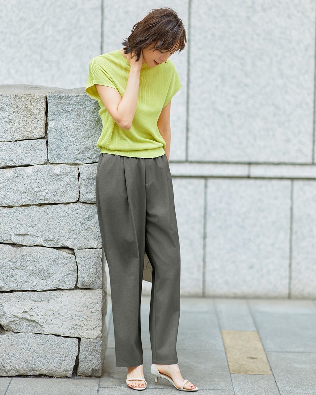 【ドゥクラッセ/DoCLASSE】のリネンタッチ・タックストレートパンツ68cm インテリア・キッズ・メンズ・レディースファッション・服の通販 founy(ファニー) 　ファッション　Fashion　レディースファッション　Fashion for Women　パンツ　Pants & Trousers　エレガント 上品　Elegant　ストレート　Straight, Straight Cut　トレンド　Trend, Trending Now　リネン　Linen, Linen Fabric　オリーブ|ID: prp329100004920467 ipo3291000000036914593