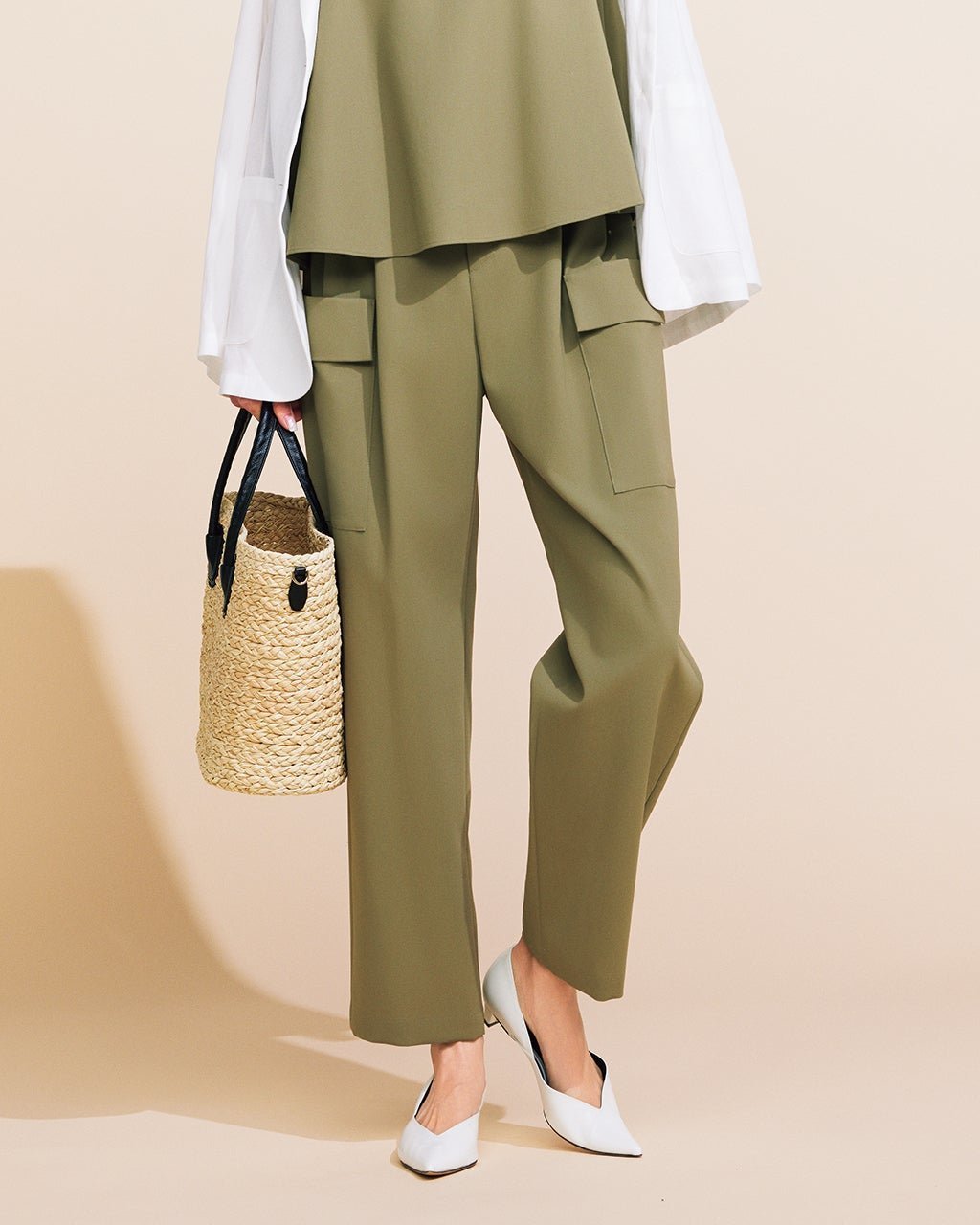 【ドゥクラッセ/DoCLASSE】のコットンダブルクロス・タックカーゴパンツ インテリア・キッズ・メンズ・レディースファッション・服の通販 founy(ファニー) 　ファッション　Fashion　レディースファッション　Fashion for Women　セットアップ　Matching Sets　レディースパンツ・ボトムス　Pants & Trousers / Bottoms　ジャケット　Jacket, Outerwear　セットアップ　Set-Up, Coordinated Outfit　ダブル　Double, Double-Breasted　テーパード　Tapered, Tapered Pants　ビスチェ　Bustier, Corset Top　ポケット　Pocket, Pocket Detail　エレガント 上品　Elegant　今季　This Season, Current Season　夏　Summer　カーキ|ID: prp329100004920471 ipo3291000000036914607