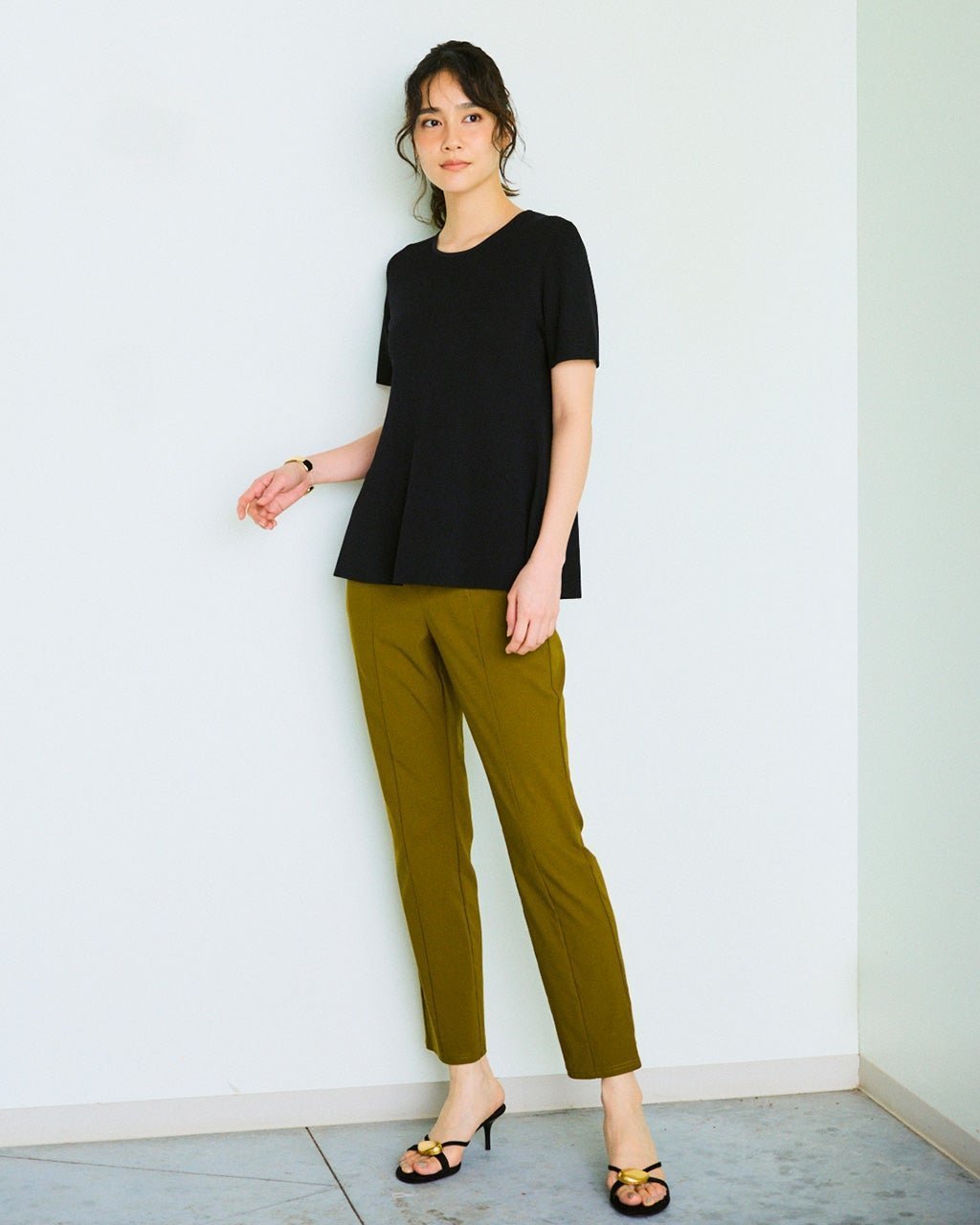 【ドゥクラッセ/DoCLASSE】のドライタッチ・センターシームストレート68cm インテリア・キッズ・メンズ・レディースファッション・服の通販 founy(ファニー) 　ファッション　Fashion　レディースファッション　Fashion for Women　パンツ　Pants & Trousers　ストライプ　Stripe, Striped Pattern　ストレッチ　Stretch, Stretchy Fabric　ストレート　Straight, Straight Cut　ストーン　Stone, Gem-Like　定番　Standard, Basic Item　フラット　Flat, Flat Shoes　フロント　Front, Front Design　プリント　Print, Printed Pattern　夏　Summer　カーキ|ID: prp329100004920508 ipo3291000000036914851