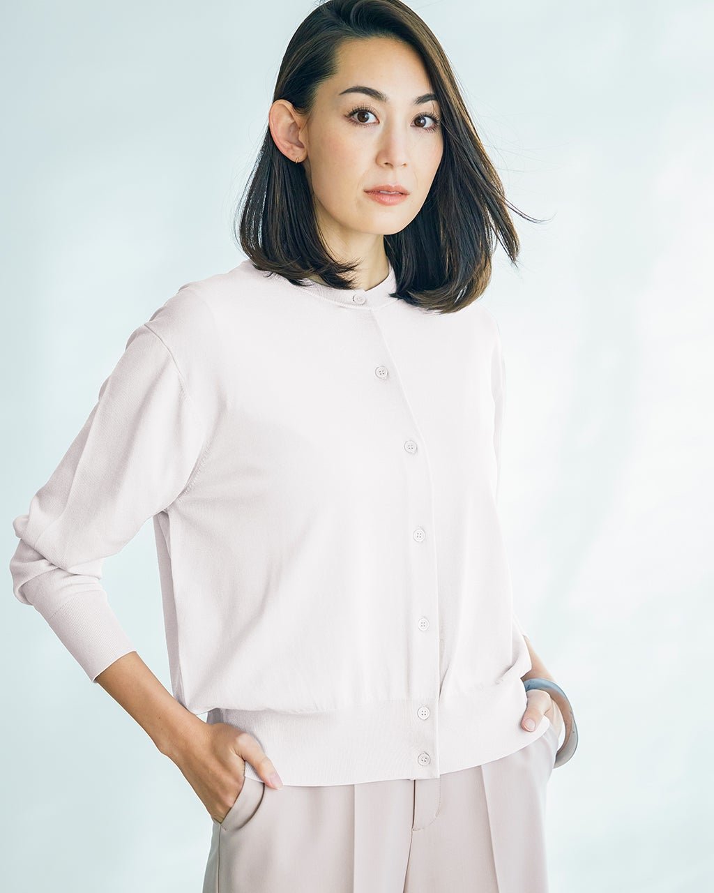 【ドゥクラッセ/DoCLASSE】のUVニット・ミニマルクルーカーディガン インテリア・キッズ・メンズ・レディースファッション・服の通販 founy(ファニー) 　ファッション　Fashion　レディースファッション　Fashion for Women　トップス・カットソー　Cut & Sew Tops　ニット　Knit Tops & Sweaters　カーディガン・羽織り　Layered Style Cardigans　おすすめ　Recommended / Our Picks　なめらか　Smooth, Silky Texture　カーディガン　Cardigan, Knitwear　エレガント 上品　Elegant　洗える　Machine Washable　オフホワイト|ID: prp329100004920532 ipo3291000000037023841