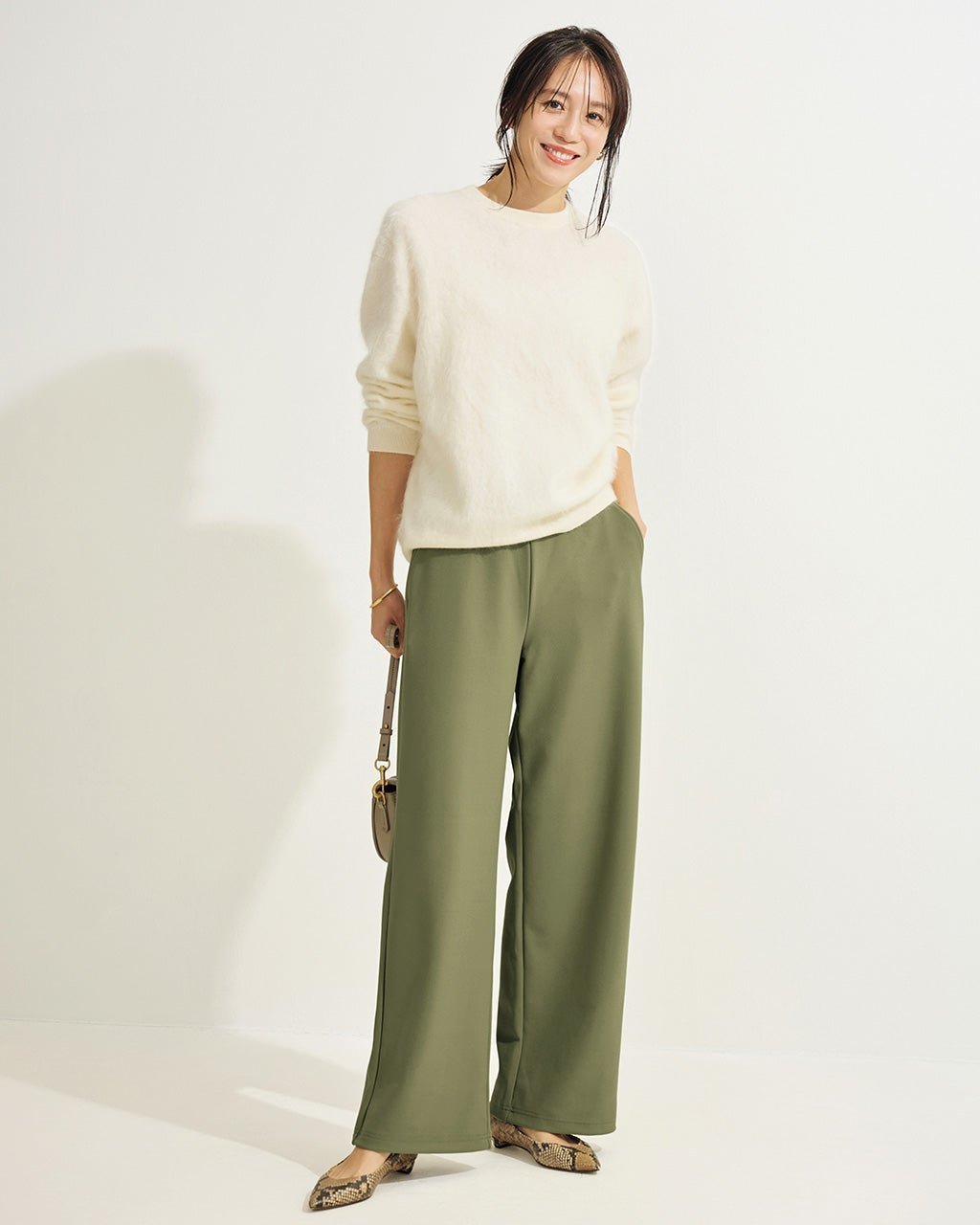 【ドゥクラッセ/DoCLASSE】のプレシャスウォームN・セミワイド74cm 人気、トレンドファッション・服の通販 founy(ファニー) 　ファッション　Fashion　レディースファッション　Fashion for Women　パンツ　Pants & Trousers　カットソー　Cut and Sewn Top　ジョーゼット　Georgette, Semi-Sheer Fabric　ストレッチ　Stretch, Stretchy Fabric　ストレート　Straight, Straight Cut　スリム　Slim, Slim Fit　定番　Standard, Basic Item　ワイド　Wide, Wide Fit　A/W・秋冬　Autumn/Winter　エレガント 上品　Elegant　 other-1|ID: prp329100004920556 ipo3291000000036915128