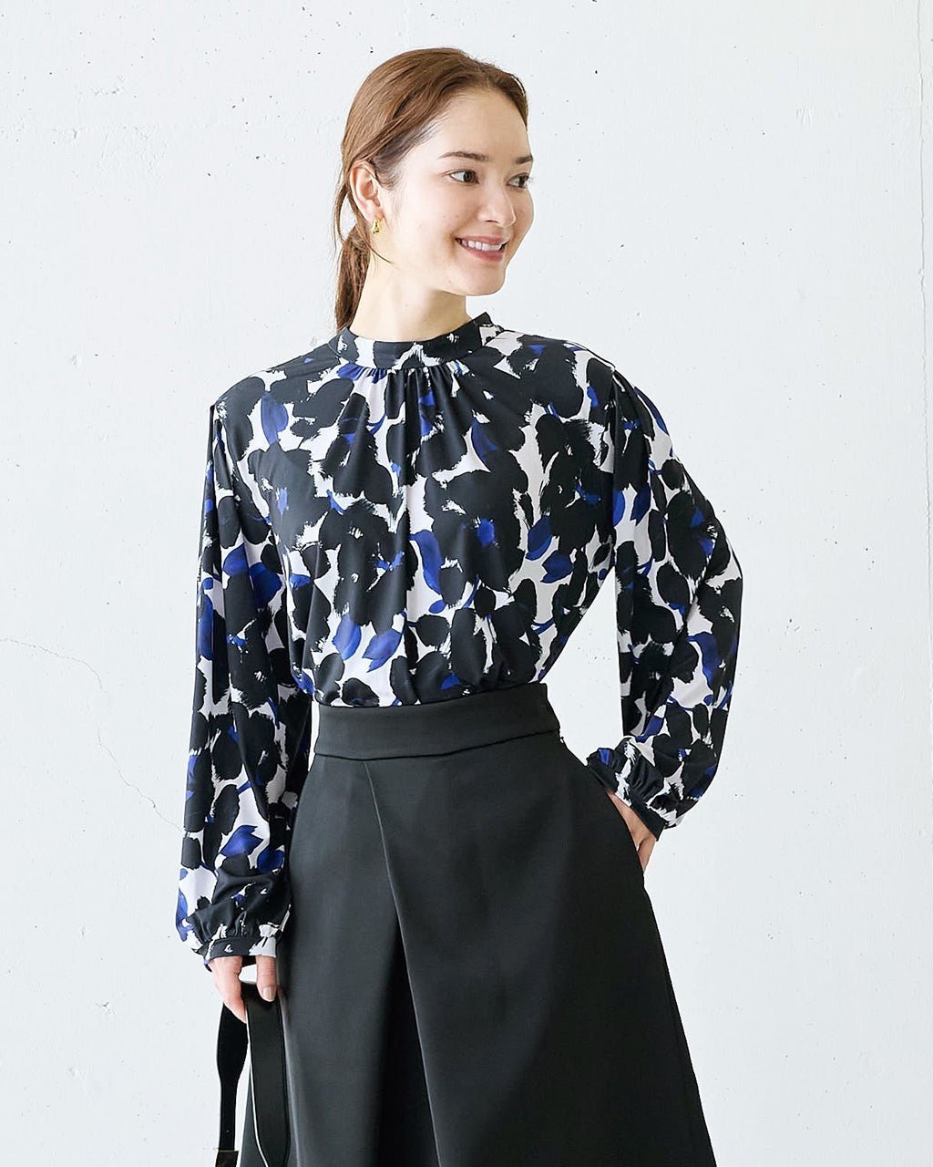 【ドゥクラッセ/DoCLASSE】のドレープジャージー・ギャザーブラウス インテリア・キッズ・メンズ・レディースファッション・服の通販 founy(ファニー) 　ファッション　Fashion　レディースファッション　Fashion for Women　トップス・カットソー　Cut & Sew Tops　シャツ・ブラウス・オフィスカジュアル　Elegant Blouses & Button-Ups　ロングTシャツ・Tシャツ　Longline T-Shirts & Tees　カットソー・ベーシックTシャツ　Cut-and-Sewn Tops / Stretch Tees & Basics　エレガント 上品　Elegant　カットソー　Cut and Sewn Top　ギャザー　Gathered, Ruffled　セットアップ　Set-Up, Coordinated Outfit　ドレープ　Drape, Draping Fabric　ネイビーパターン|ID: prp329100004920558 ipo3291000000037023863