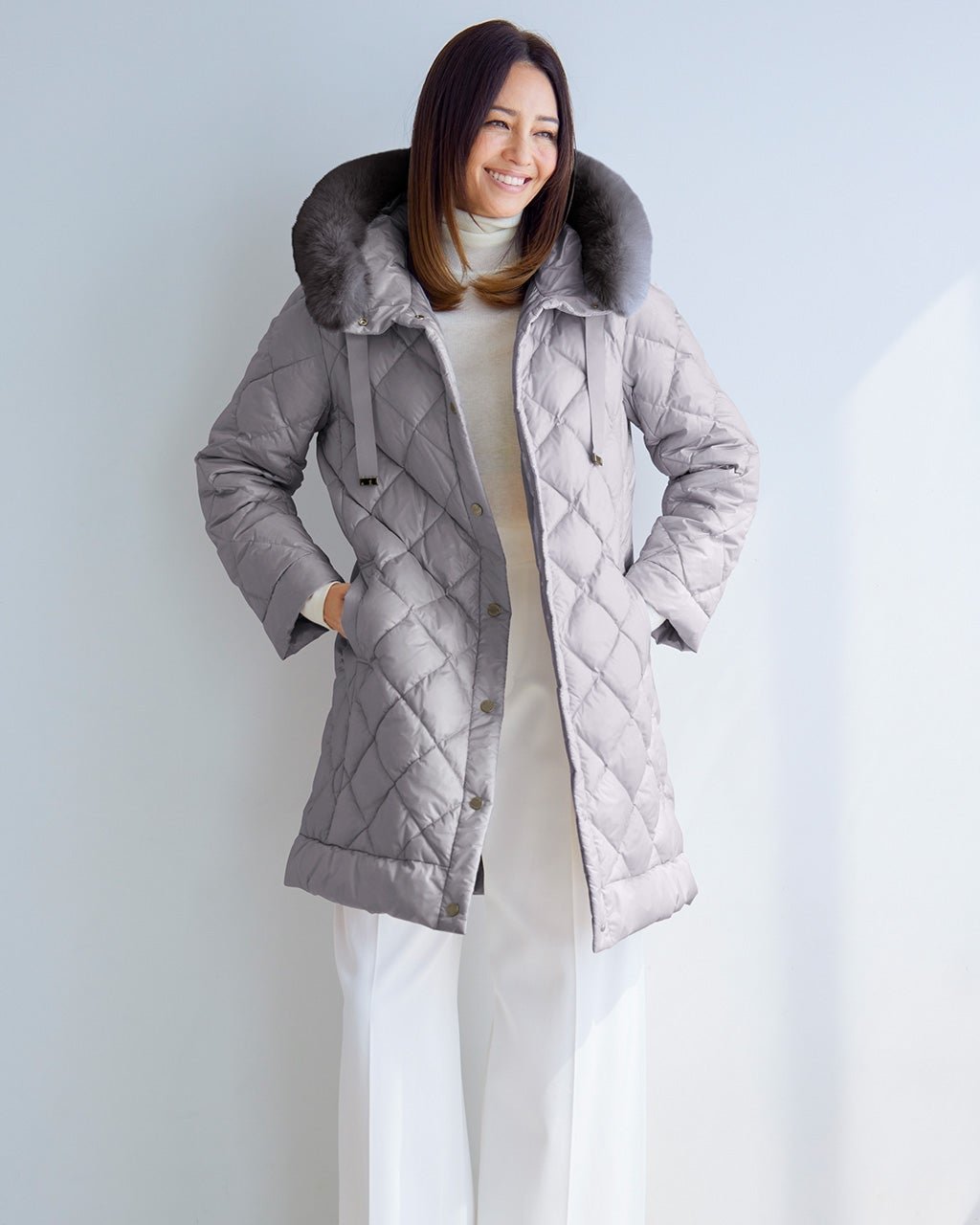 【ドゥクラッセ/DoCLASSE】のAIRダウン・エコファーダイヤキルトコート インテリア・キッズ・メンズ・レディースファッション・服の通販 founy(ファニー) 　ファッション　Fashion　レディースファッション　Fashion for Women　アウター　Coat / Outerwear Collection　コート・ロングコート・ピーコート　Long Coats, Peacoats & More　キルティング　Quilted, Quilting　キルト　Quilt, Quilted Fabric　ダウン　Down, Puffer　ハーフ　Half, Half-Length　人気　Popular, Best Seller　雑誌　Magazine, Fashion Magazine　ニュアンスグレー|ID: prp329100004920610 ipo3291000000036915522