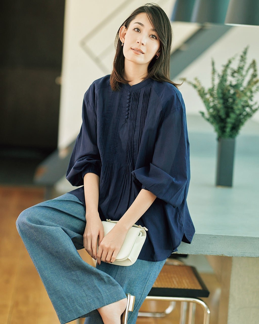 【ドゥクラッセ/DoCLASSE】のコットン混ボイル・ピンタックブラウス インテリア・キッズ・メンズ・レディースファッション・服の通販 founy(ファニー) 　ファッション　Fashion　レディースファッション　Fashion for Women　トップス・カットソー　Cut & Sew Tops　シャツ・ブラウス・オフィスカジュアル　Elegant Blouses & Button-Ups　スタンド　Stand Collar, Upright Stand　スリーブ　Sleeve, Long Sleeve / Short Sleeve　チュニック　Tunic, Long Top　フレア　Flare, Flared　ロマンティック　Romantic, Feminine Style　人気　Popular, Best Seller　ネイビー|ID: prp329100004920636 ipo3291000000036915632