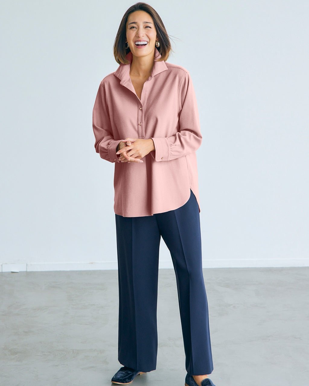 【ドゥクラッセ/DoCLASSE】の微起毛サキソニー・スキッパーシャツ 人気、トレンドファッション・服の通販 founy(ファニー) 　ファッション　Fashion　レディースファッション　Fashion for Women　トップス・カットソー　Cut & Sew Tops　シャツ・ブラウス・オフィスカジュアル　Elegant Blouses & Button-Ups　スキッパー　Skipper, Open Collar　ドット　Polka Dot, Dot Pattern　メタル　Metal, Metal Parts　ロング　Long, Long-Length　 other-1|ID: prp329100004920670 ipo3291000000036915820