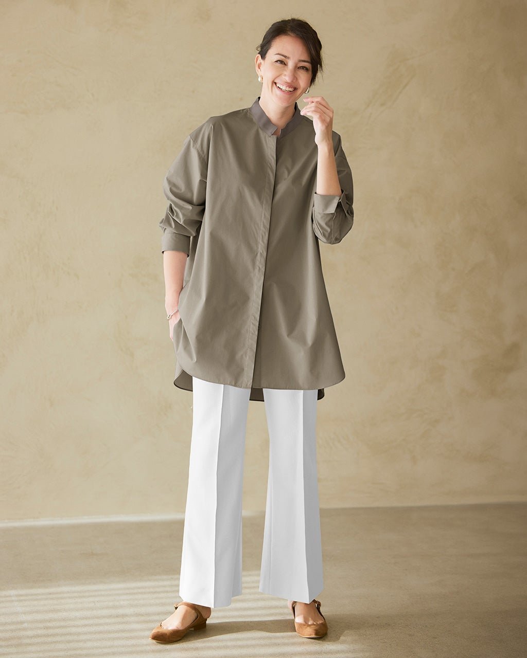 【ドゥクラッセ/DoCLASSE】のグログラン使い・スタンドカラーロングシャツ インテリア・キッズ・メンズ・レディースファッション・服の通販 founy(ファニー) 　ファッション　Fashion　レディースファッション　Fashion for Women　トップス・カットソー　Cut & Sew Tops　シャツ・ブラウス・オフィスカジュアル　Elegant Blouses & Button-Ups　グログラン　Grosgrain, Grosgrain Ribbon　スタンド　Stand Collar, Upright Stand　フォルム　Silhouette, Form　ロング　Long, Long-Length　定番　Standard, Basic Item　オリーブ|ID: prp329100004920678 ipo3291000000036915859