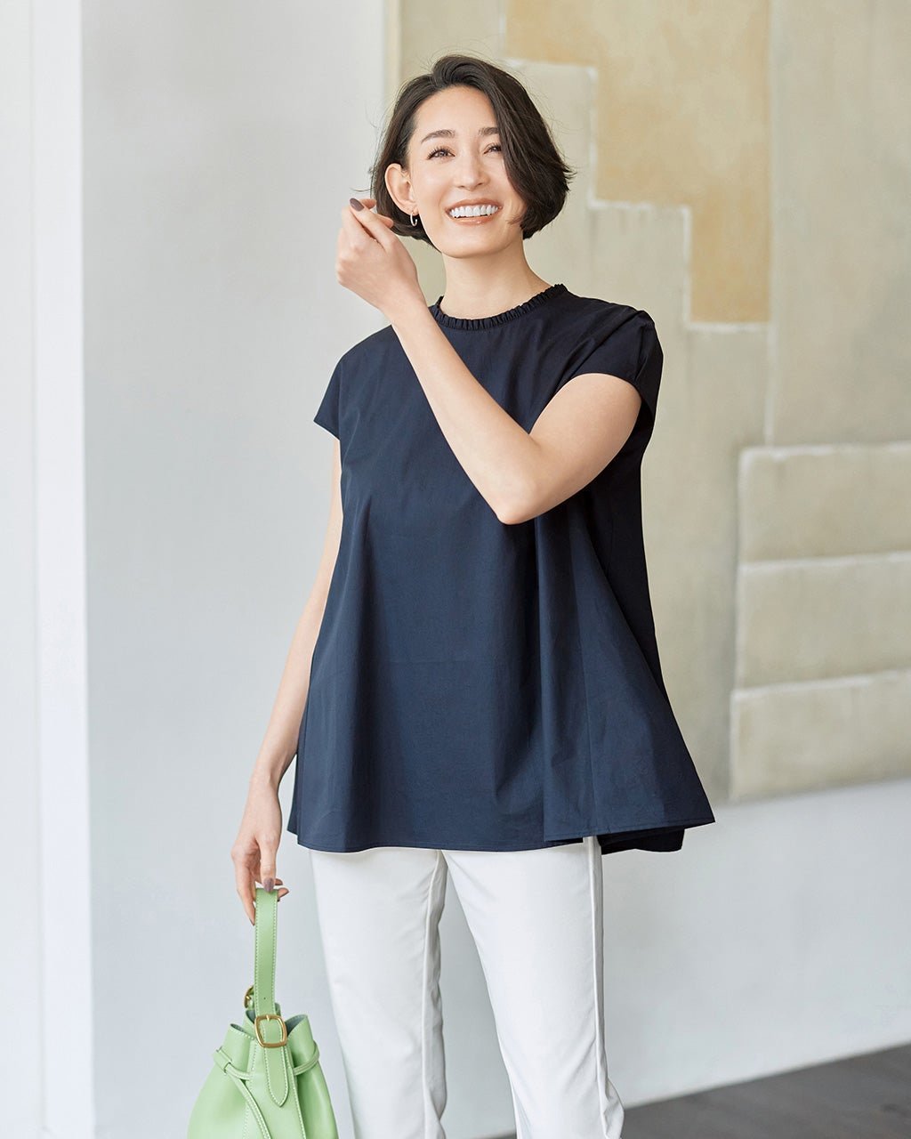 【ドゥクラッセ/DoCLASSE】のプチフリルネック・フォルムブラウス インテリア・キッズ・メンズ・レディースファッション・服の通販 founy(ファニー) 　ファッション　Fashion　レディースファッション　Fashion for Women　トップス・カットソー　Cut & Sew Tops　シャツ・ブラウス・オフィスカジュアル　Elegant Blouses & Button-Ups　フェミニン　Feminine, Girly　フレア　Flare, Flared　フレンチ　French, French Style　リボン　Ribbon, Bow　ミッドナイトブルー|ID: prp329100004920693 ipo3291000000036915956