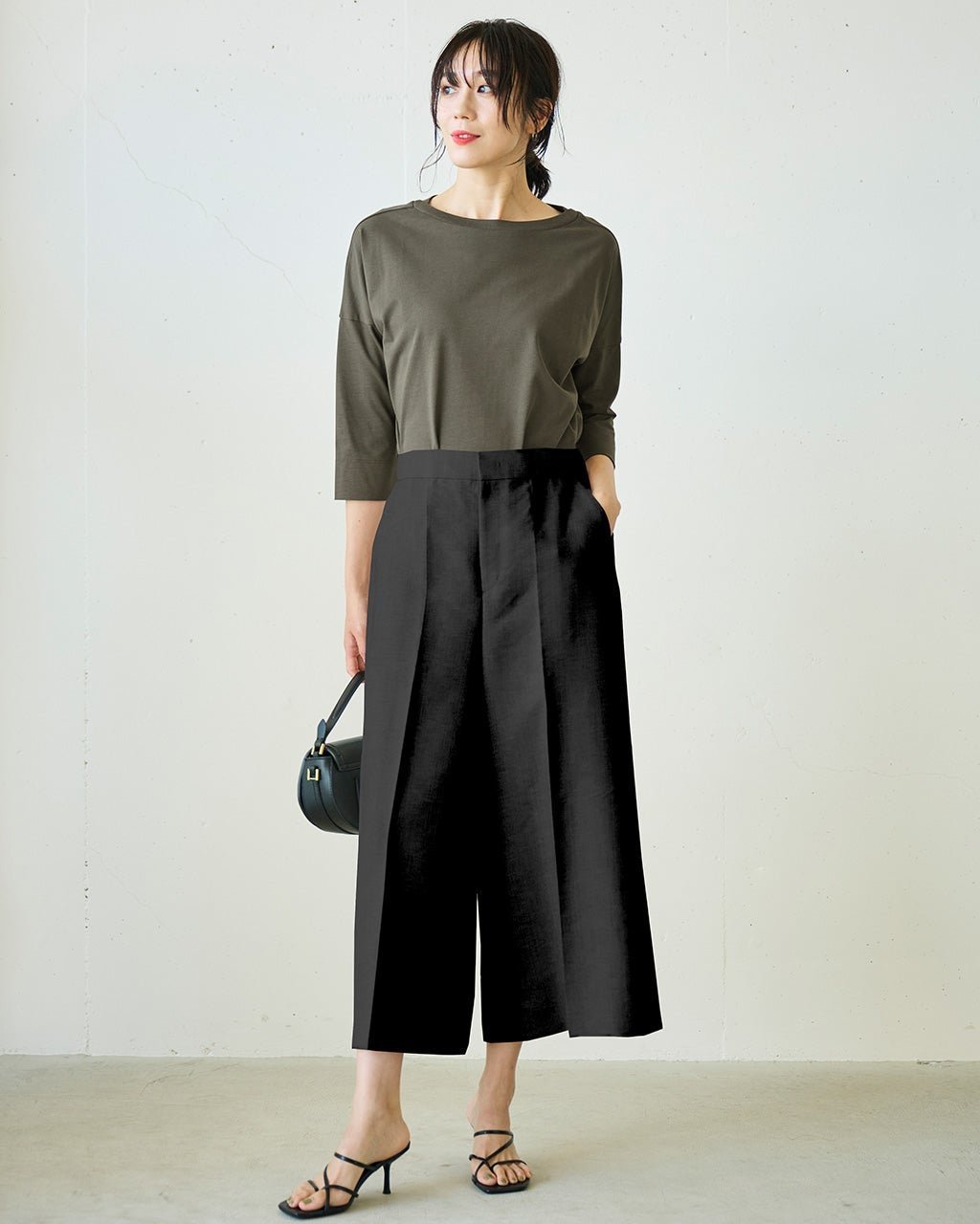 【ドゥクラッセ/DoCLASSE】のラメリネン・ワイドクロップドパンツ インテリア・キッズ・メンズ・レディースファッション・服の通販 founy(ファニー) 　ファッション　Fashion　レディースファッション　Fashion for Women　パンツ　Pants & Trousers　ジャケット　Jacket, Outerwear　セットアップ　Set-Up, Coordinated Outfit　リネン　Linen, Linen Fabric　ワイド　Wide, Wide Fit　夏　Summer　ブラック|ID: prp329100004920700 ipo3291000000036916007