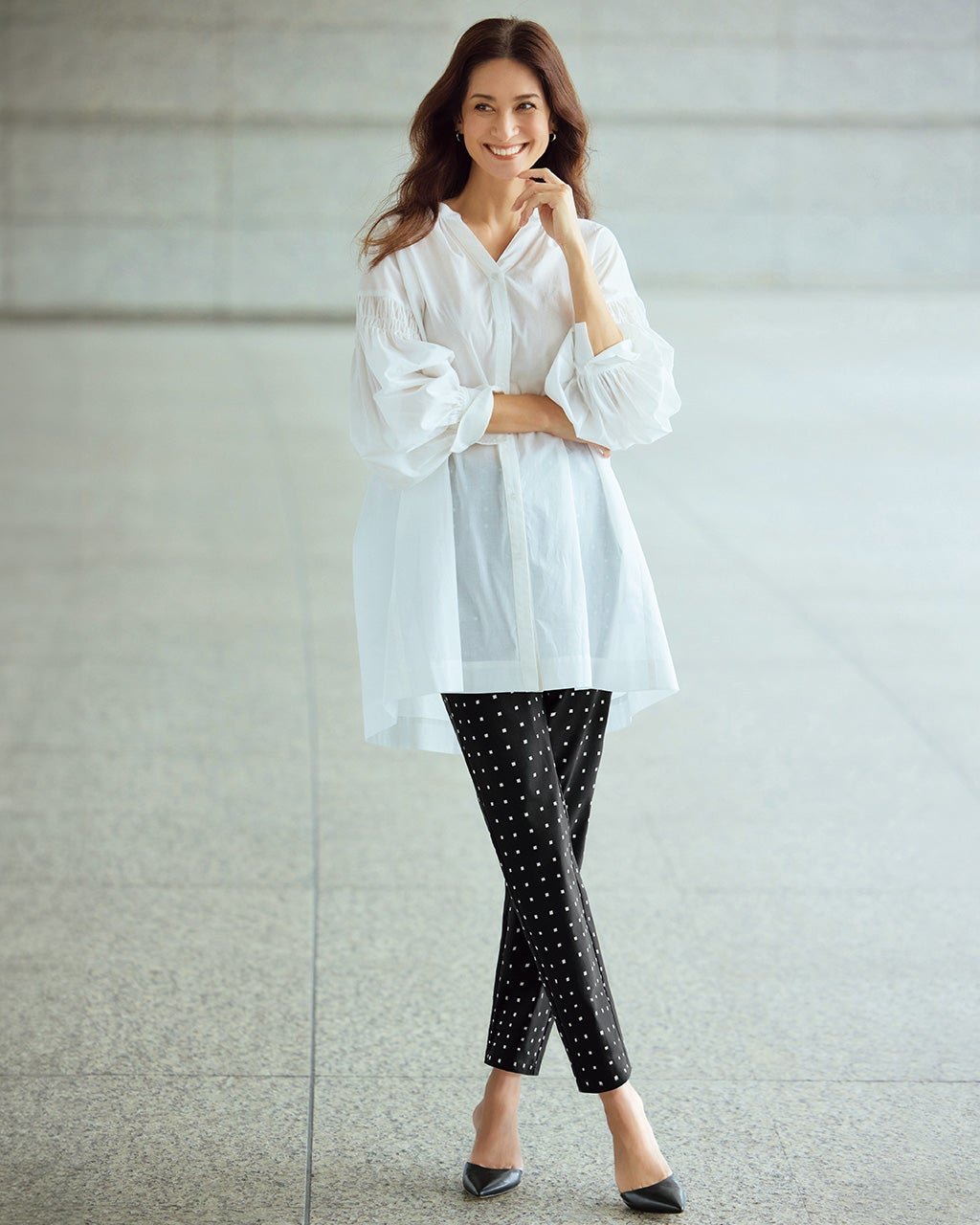 【ドゥクラッセ/DoCLASSE】のコットンローン・チュニックブラウス インテリア・キッズ・メンズ・レディースファッション・服の通販 founy(ファニー) 　ファッション　Fashion　レディースファッション　Fashion for Women　トップス・カットソー　Cut & Sew Tops　シャツ・ブラウス・オフィスカジュアル　Elegant Blouses & Button-Ups　なめらか　Smooth, Silky Texture　エアリー　Airy Texture　チュニック　Tunic, Long Top　フォルム　Silhouette, Form　エレガント 上品　Elegant　人気　Popular, Best Seller　長袖　Long Sleeve, Full Sleeve　オフホワイト|ID: prp329100004920704 ipo3291000000036916039