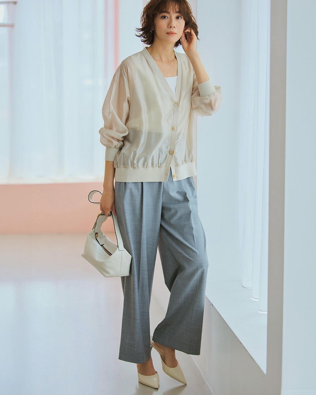 【ドゥクラッセ/DoCLASSE】の異素材コンビ・シアーカーディガン インテリア・キッズ・メンズ・レディースファッション・服の通販 founy(ファニー) 　ファッション　Fashion　レディースファッション　Fashion for Women　トップス・カットソー　Cut & Sew Tops　カーディガン・羽織り　Layered Style Cardigans　おすすめ　Recommended / Our Picks　なめらか　Smooth, Silky Texture　インナー　Innerwear　カーディガン　Cardigan, Knitwear　コンビ　Combo, Combination Style　ジャケット　Jacket, Outerwear　トレンド　Trend, Trending Now　リブニット　Rib Knit, Ribbed Knit　人気　Popular, Best Seller　ライトベージュ|ID: prp329100004920711 ipo3291000000036916075