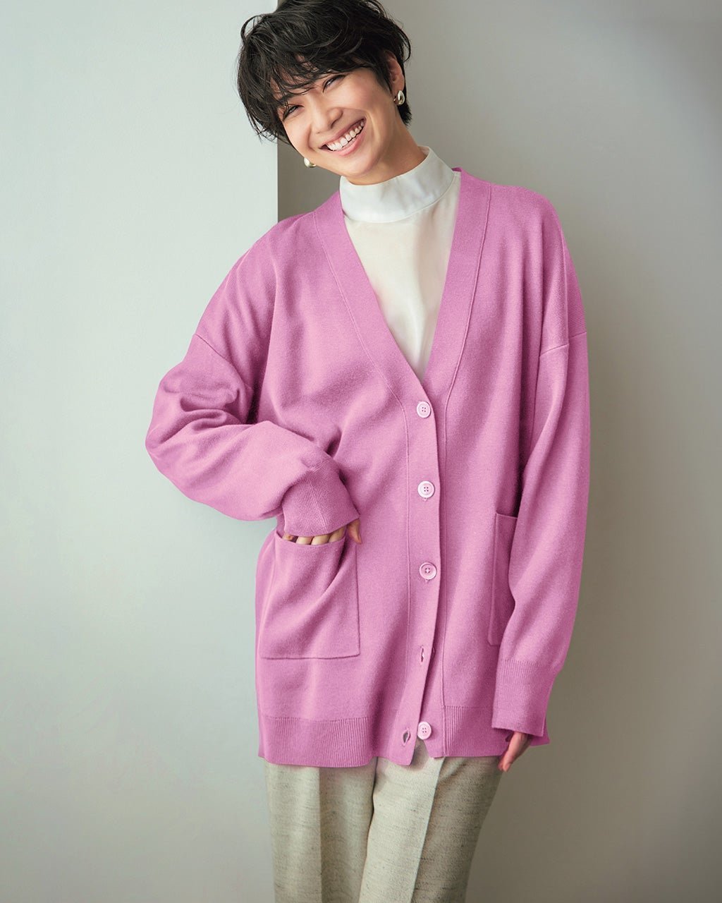 【ドゥクラッセ/DoCLASSE】の総針編み・Vネックボタンカーディガン インテリア・キッズ・メンズ・レディースファッション・服の通販 founy(ファニー) 　ファッション　Fashion　レディースファッション　Fashion for Women　トップス・カットソー　Cut & Sew Tops　カーディガン・羽織り　Layered Style Cardigans　Vネックトップス　V-Neck Tops / V-Cut Neckline Shirts　カーディガン　Cardigan, Knitwear　セーター　Sweater, Knitwear　トレンド　Trend, Trending Now　リラックス　Relax, Relaxed Fit　人気　Popular, Best Seller　ソフトピンク|ID: prp329100004920719 ipo3291000000036916124