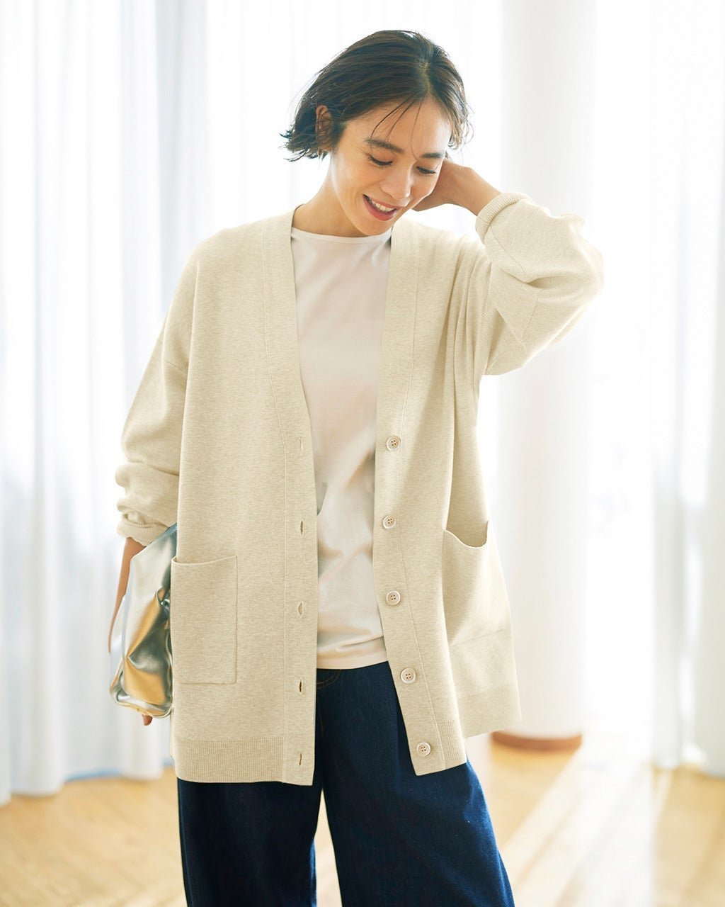 【ドゥクラッセ/DoCLASSE】の総針編み・Vネックボタンカーディガン インテリア・キッズ・メンズ・レディースファッション・服の通販 founy(ファニー) 　ファッション　Fashion　レディースファッション　Fashion for Women　トップス・カットソー　Cut & Sew Tops　カーディガン・羽織り　Layered Style Cardigans　Vネックトップス　V-Neck Tops / V-Cut Neckline Shirts　カーディガン　Cardigan, Knitwear　セーター　Sweater, Knitwear　トレンド　Trend, Trending Now　リラックス　Relax, Relaxed Fit　人気　Popular, Best Seller　ライトベージュ|ID: prp329100004920719 ipo3291000000036916130