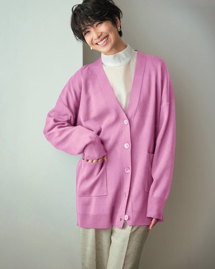 【ドゥクラッセ/DoCLASSE】の総針編み・Vネックボタンカーディガン インテリア・キッズ・メンズ・レディースファッション・服の通販 founy(ファニー) https://founy.com/ ファッション Fashion レディースファッション Fashion for Women トップス・カットソー Cut & Sew Tops カーディガン・羽織り Layered Style Cardigans Vネックトップス V-Neck Tops / V-Cut Neckline Shirts カーディガン Cardigan, Knitwear セーター Sweater, Knitwear トレンド Trend, Trending Now リラックス Relax, Relaxed Fit 人気 Popular, Best Seller |ID: prp329100004920719 ipo3291000000037217170