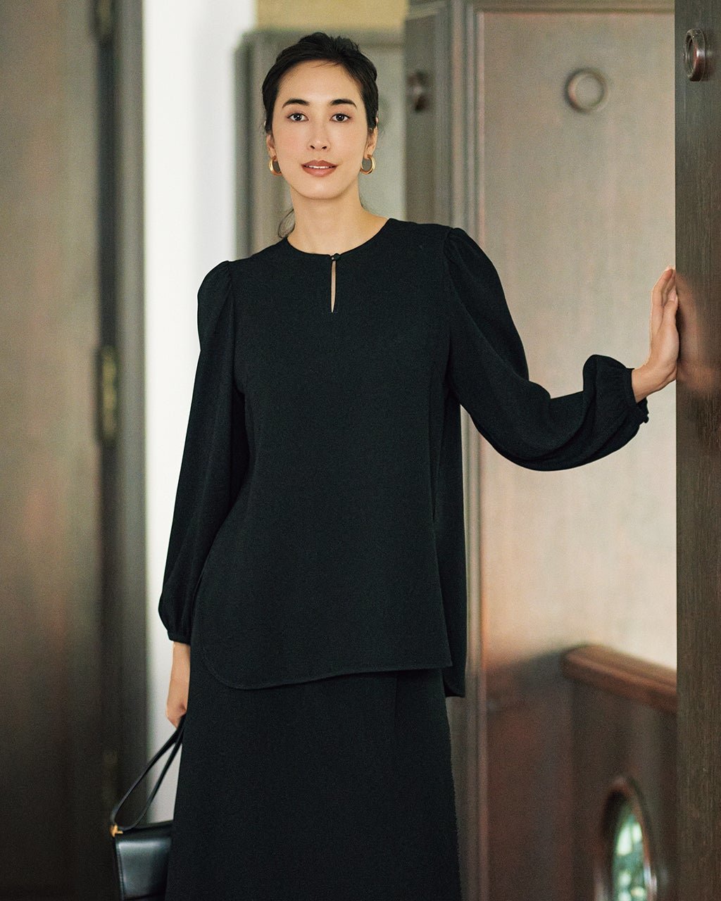 【ドゥクラッセ/DoCLASSE】のトリアセバックサテン・キーネックブラウス 人気、トレンドファッション・服の通販 founy(ファニー) 　ファッション　Fashion　レディースファッション　Fashion for Women　トップス・カットソー　Cut & Sew Tops　シャツ・ブラウス・オフィスカジュアル　Elegant Blouses & Button-Ups　バッグ　Bags　なめらか　Smooth, Silky Texture　シルク　Silk, 100% Silk　ジョーゼット　Georgette, Semi-Sheer Fabric　スマート　Smart, Elegant　セットアップ　Set-Up, Coordinated Outfit　ミックス　Mix, Mixed Style　エレガント 上品　Elegant　 other-1|ID: prp329100004920728 ipo3291000000036916173