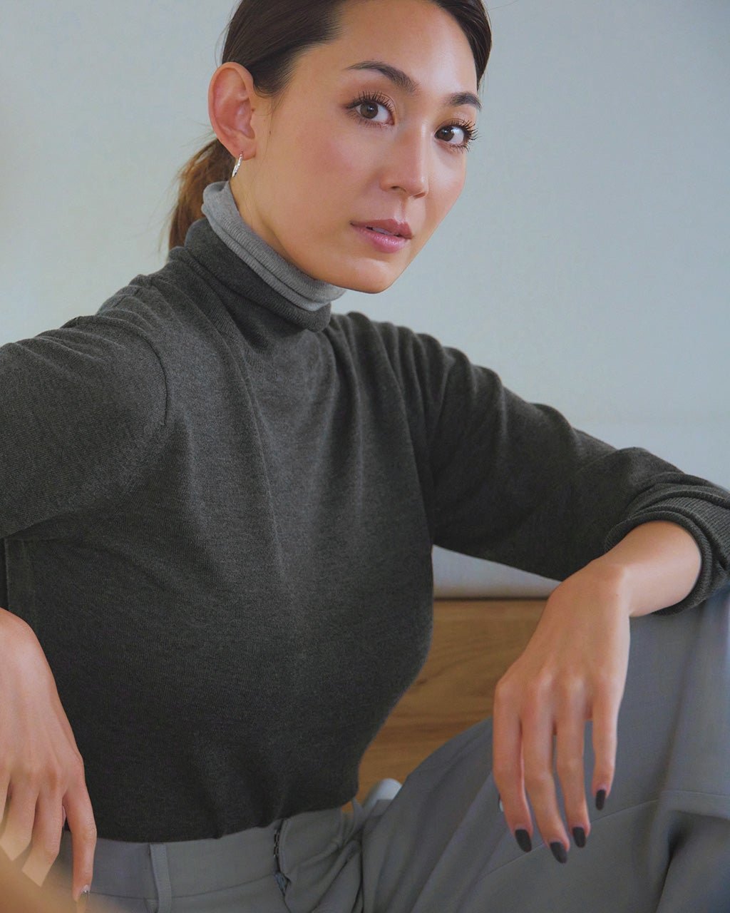 【ドゥクラッセ/DoCLASSE】のダブルタートル・ウール混シアーニット インテリア・キッズ・メンズ・レディースファッション・服の通販 founy(ファニー) 　ファッション　Fashion　レディースファッション　Fashion for Women　トップス・カットソー　Cut & Sew Tops　ニット　Knit Tops & Sweaters　なめらか　Smooth, Silky Texture　カットソー　Cut and Sewn Top　シンプル　Simple, Minimal　ジャンスカ　Jumper Skirt, Pinafore Dress　セーター　Sweater, Knitwear　タートル　Turtleneck, Turtle Collar　タートルネック　Turtleneck, High Neck　ダブル　Double, Double-Breasted　ハイネック　High Neck, Mock Neck　フィット　Fit, Slim Fit　秋　Autumn　チャコール|ID: prp329100004920745 ipo3291000000036916263