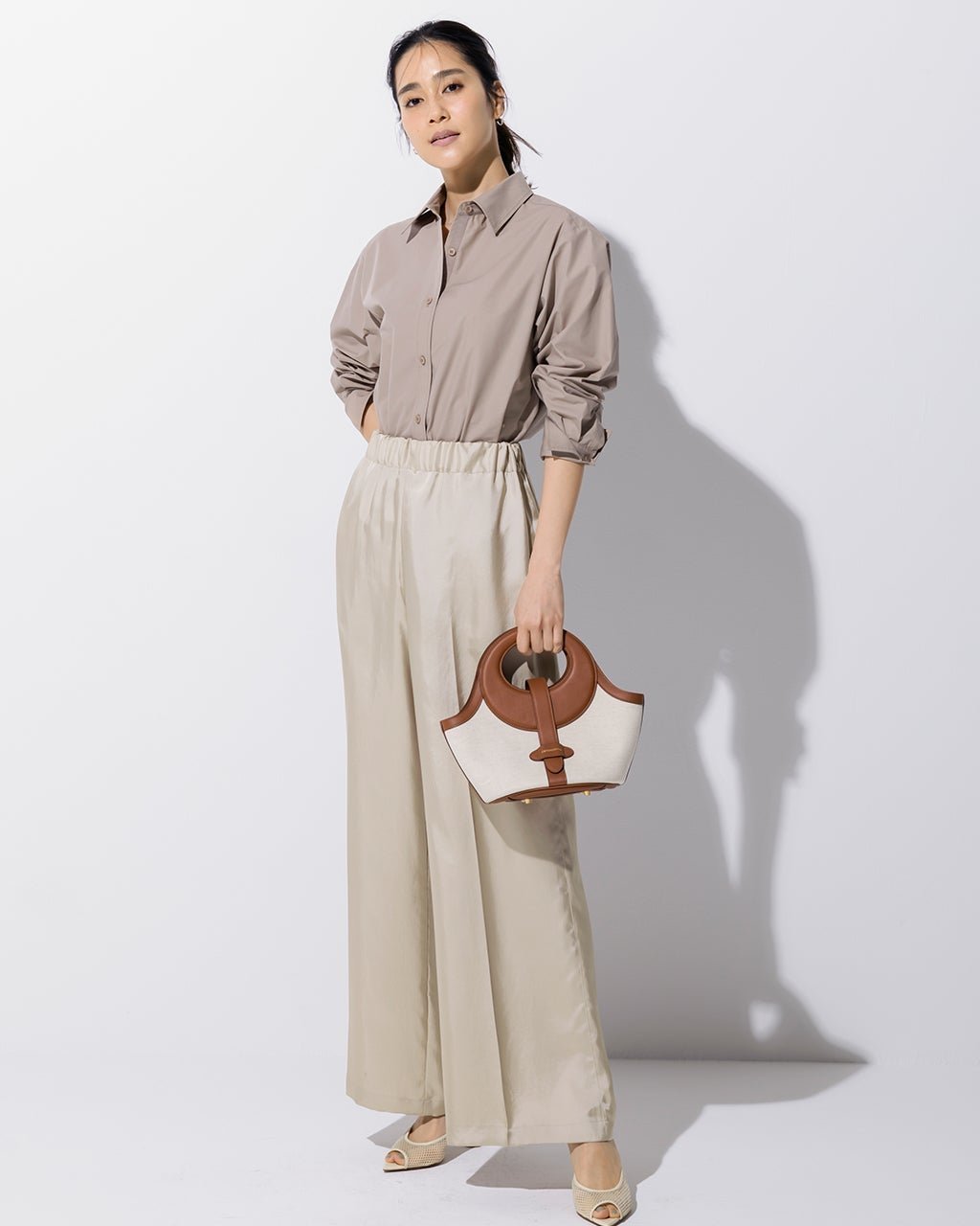 【ドゥクラッセ/DoCLASSE】のシルキーツイル・ギャザーワイドパンツ/75cm インテリア・キッズ・メンズ・レディースファッション・服の通販 founy(ファニー) 　ファッション　Fashion　レディースファッション　Fashion for Women　パンツ　Pants & Trousers　オケージョン　Occasion Wear　シルク　Silk, 100% Silk　チェック　Check, Plaid, Tartan　ベスト　Vest, Waistcoat　リュクス　Luxury, Elegant, High-End, Chic　おすすめ　Recommended / Our Picks　夏　Summer　グレーベージュ|ID: prp329100004920774 ipo3291000000036916405