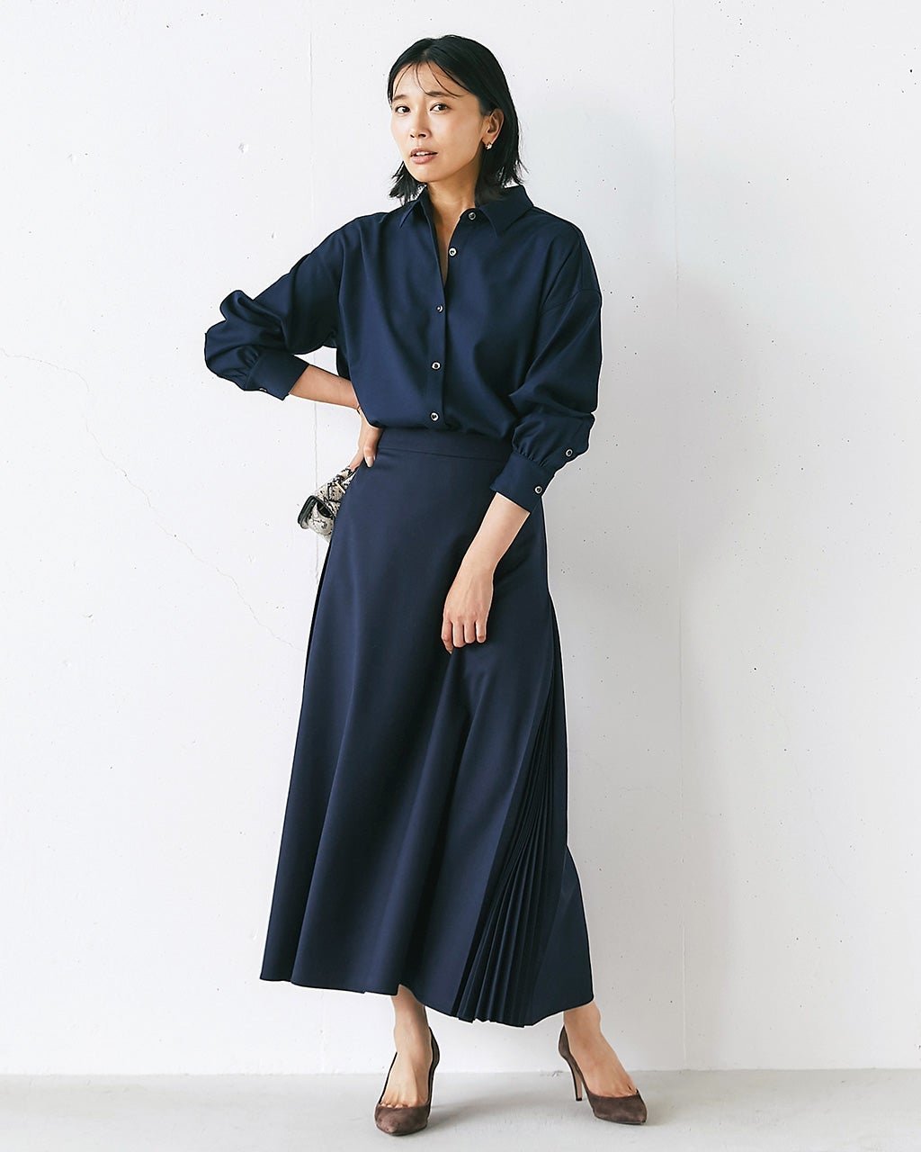 【ドゥクラッセ/DoCLASSE】のウールサキソニー・アシメプリーツスカート インテリア・キッズ・メンズ・レディースファッション・服の通販 founy(ファニー) 　ファッション　Fashion　レディースファッション　Fashion for Women　スカート　Skirts　プリーツスカート / 上品フェミニンスタイル　Pleated Skirts　とろみ　Fluid, Flowy Fabric　なめらか　Smooth, Silky Texture　アシンメトリー　Asymmetrical Style　フェミニン　Feminine, Girly　プリーツ　Pleats, Pleated　ワイド　Wide, Wide Fit　ネイビー|ID: prp329100004920778 ipo3291000000036916448