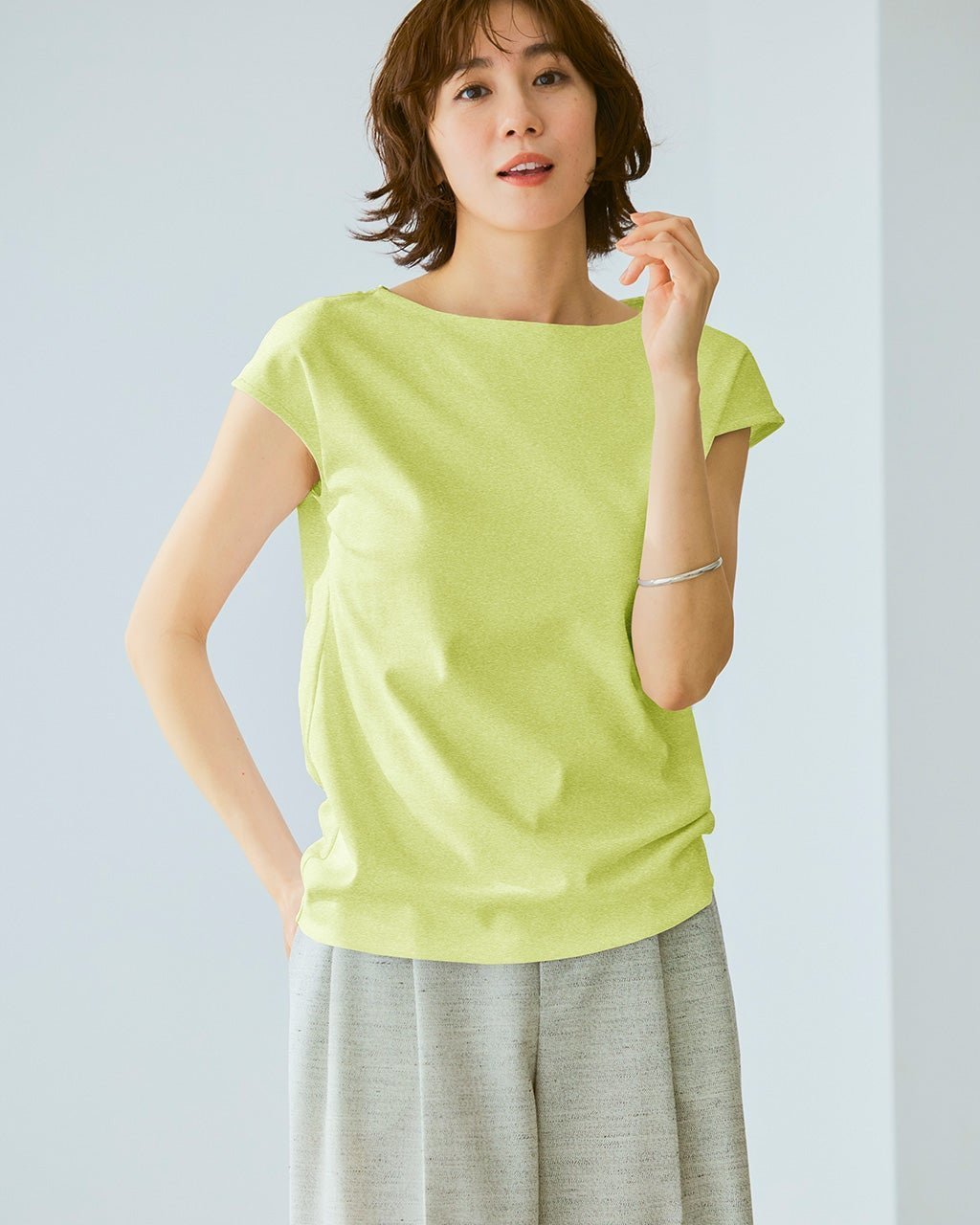 【ドゥクラッセ/DoCLASSE】のボートネック・フレンチ袖/スーピマ・ドゥクラッセTシャツ インテリア・キッズ・メンズ・レディースファッション・服の通販 founy(ファニー) 　ファッション　Fashion　レディースファッション　Fashion for Women　トップス・カットソー　Cut & Sew Tops　シャツ・ブラウス・オフィスカジュアル　Elegant Blouses & Button-Ups　ロングTシャツ・Tシャツ　Longline T-Shirts & Tees　カットソー・ベーシックTシャツ　Cut-and-Sewn Tops / Stretch Tees & Basics　インナー　Innerwear　カットソー　Cut and Sewn Top　シンプル　Simple, Minimal　ジャケット　Jacket, Outerwear　スリーブ　Sleeve, Long Sleeve / Short Sleeve　ダブル　Double, Double-Breasted　デニム　Denim, Jeans Material　定番　Standard, Basic Item　なめらか　Smooth, Silky Texture　人気　Popular, Best Seller　パール　Pearl, Pearl Accent　フレンチ　French, French Style　フロント　Front, Front Design　ベーシック　Basic, Essential　半袖　Short Sleeve, Half Sleeve　おすすめ　Recommended / Our Picks　夏　Summer　ビジネス 仕事 通勤　Business / Work / Commuting　アップルイエロー|ID: prp329100004920782 ipo3291000000036916482