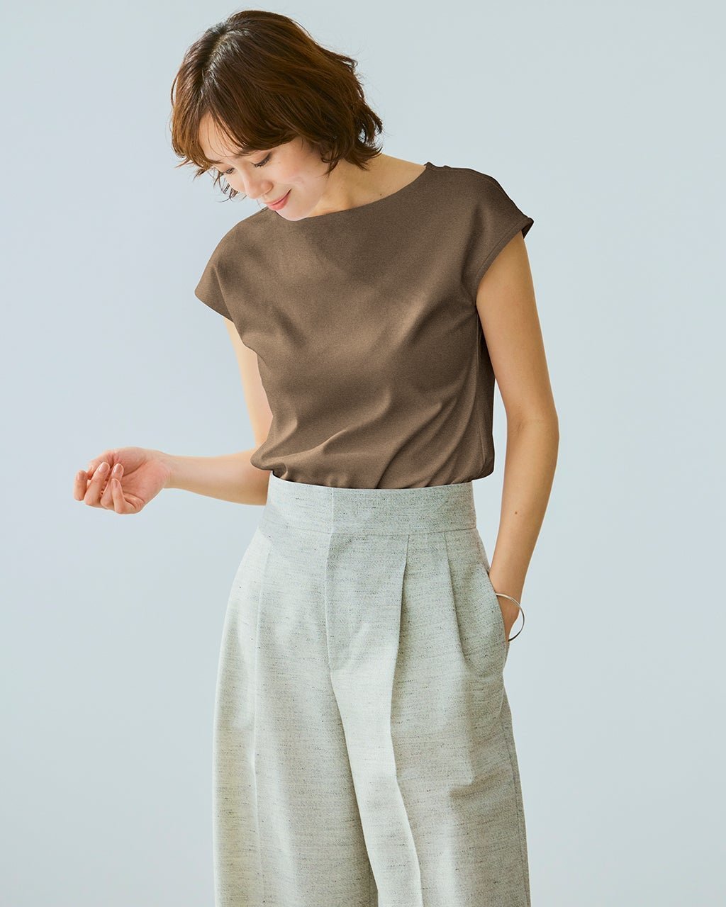 【ドゥクラッセ/DoCLASSE】のボートネック・フレンチ袖/スーピマ・ドゥクラッセTシャツ インテリア・キッズ・メンズ・レディースファッション・服の通販 founy(ファニー) 　ファッション　Fashion　レディースファッション　Fashion for Women　トップス・カットソー　Cut & Sew Tops　シャツ・ブラウス・オフィスカジュアル　Elegant Blouses & Button-Ups　ロングTシャツ・Tシャツ　Longline T-Shirts & Tees　カットソー・ベーシックTシャツ　Cut-and-Sewn Tops / Stretch Tees & Basics　インナー　Innerwear　カットソー　Cut and Sewn Top　シンプル　Simple, Minimal　ジャケット　Jacket, Outerwear　スリーブ　Sleeve, Long Sleeve / Short Sleeve　ダブル　Double, Double-Breasted　デニム　Denim, Jeans Material　定番　Standard, Basic Item　なめらか　Smooth, Silky Texture　人気　Popular, Best Seller　パール　Pearl, Pearl Accent　フレンチ　French, French Style　フロント　Front, Front Design　ベーシック　Basic, Essential　半袖　Short Sleeve, Half Sleeve　おすすめ　Recommended / Our Picks　夏　Summer　ビジネス 仕事 通勤　Business / Work / Commuting　ダークブラウン|ID: prp329100004920782 ipo3291000000036916492