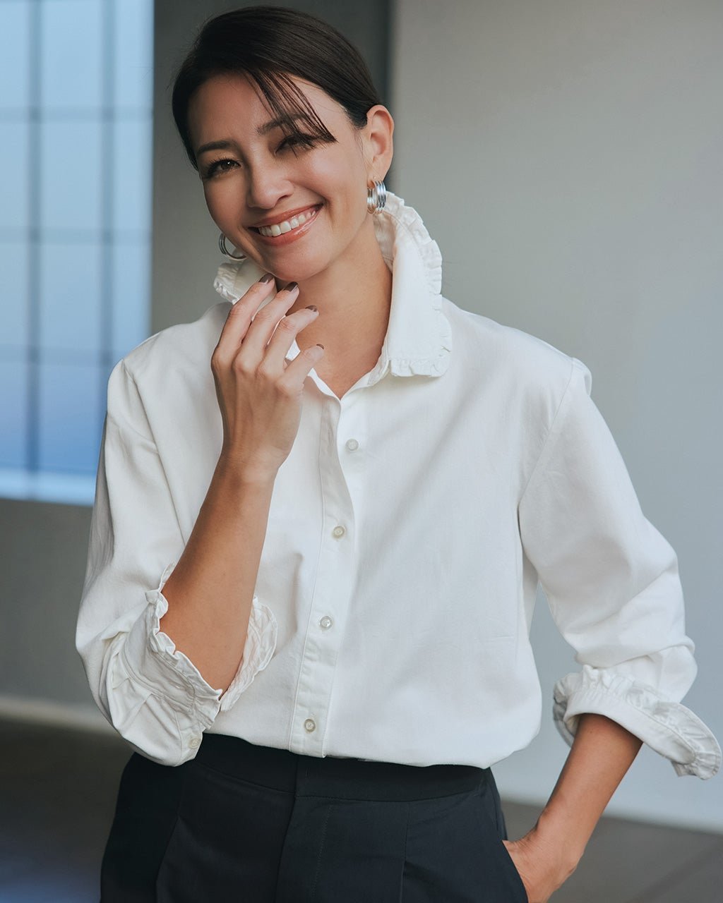 【ドゥクラッセ/DoCLASSE】のドレープデニム・フリルシャツ 人気、トレンドファッション・服の通販 founy(ファニー) 　ファッション　Fashion　レディースファッション　Fashion for Women　トップス・カットソー　Cut & Sew Tops　シャツ・ブラウス・オフィスカジュアル　Elegant Blouses & Button-Ups　おすすめ　Recommended / Our Picks　シンプル　Simple, Minimal　デニム　Denim, Jeans Material　フェミニン　Feminine, Girly　フリル　Frill, Ruffle　ロング　Long, Long-Length　エレガント 上品　Elegant　 other-1|ID: prp329100004920788 ipo3291000000036916509