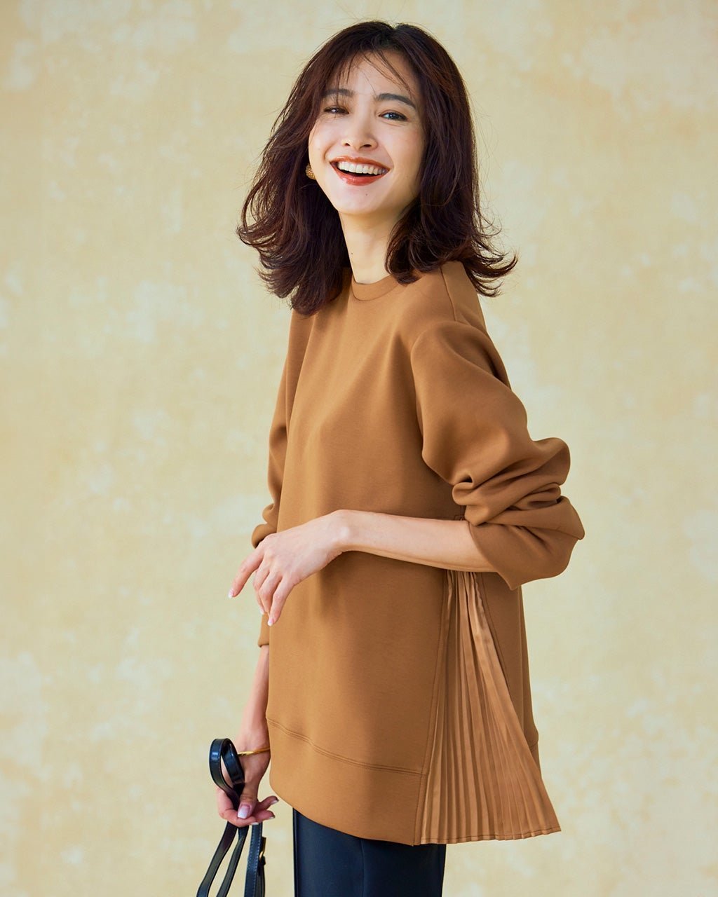 【ドゥクラッセ/DoCLASSE】のダンボールニット・サイドプリーツトップス インテリア・キッズ・メンズ・レディースファッション・服の通販 founy(ファニー) 　ファッション　Fashion　レディースファッション　Fashion for Women　トップス・カットソー　Cut & Sew Tops　ニット　Knit Tops & Sweaters　セットアップ　Matching Sets　レディーストップス・ブラウス　Tops & Blouses / Assorted Women's Tops　カットソー　Cut and Sewn Top　クール　Cool, Chic　サテン　Satin, Glossy Fabric　スウェット / スエット　Sweatshirt, Sweatwear　セットアップ　Set-Up, Coordinated Outfit　ダブル　Double, Double-Breasted　プリーツ　Pleats, Pleated　人気　Popular, Best Seller　テラコッタ|ID: prp329100004920791 ipo3291000000036916532