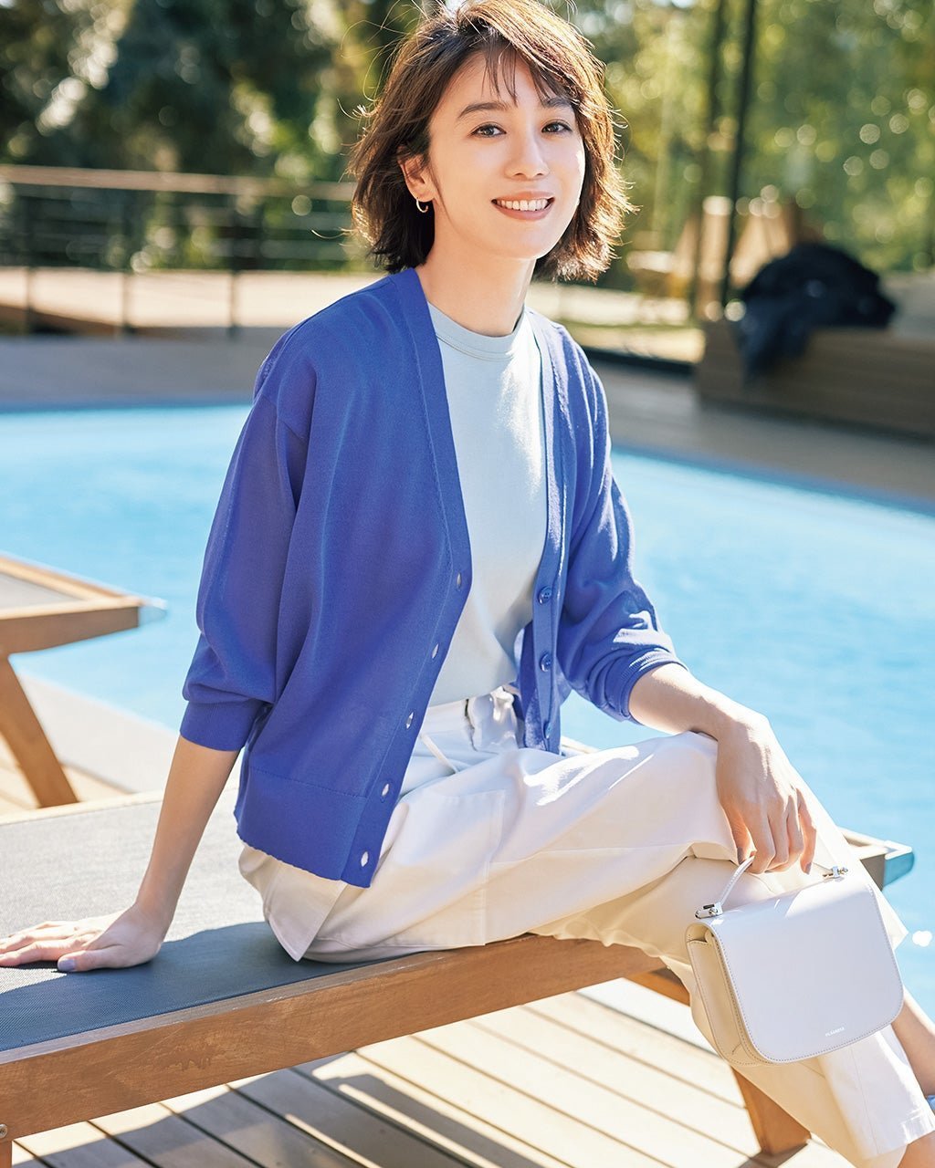 【ドゥクラッセ/DoCLASSE】のライトシアー・Vネックカーディガン インテリア・キッズ・メンズ・レディースファッション・服の通販 founy(ファニー) 　ファッション　Fashion　レディースファッション　Fashion for Women　トップス・カットソー　Cut & Sew Tops　カーディガン・羽織り　Layered Style Cardigans　Vネックトップス　V-Neck Tops / V-Cut Neckline Shirts　カーディガン　Cardigan, Knitwear　コンパクト　Compact, Small Size　シアー　Sheer, See-Through　フェイス　Face, Facial Design　ボトム　Bottoms, Lower Wear　エレガント 上品　Elegant　人気　Popular, Best Seller　ブルー|ID: prp329100004920816 ipo3291000000036916677