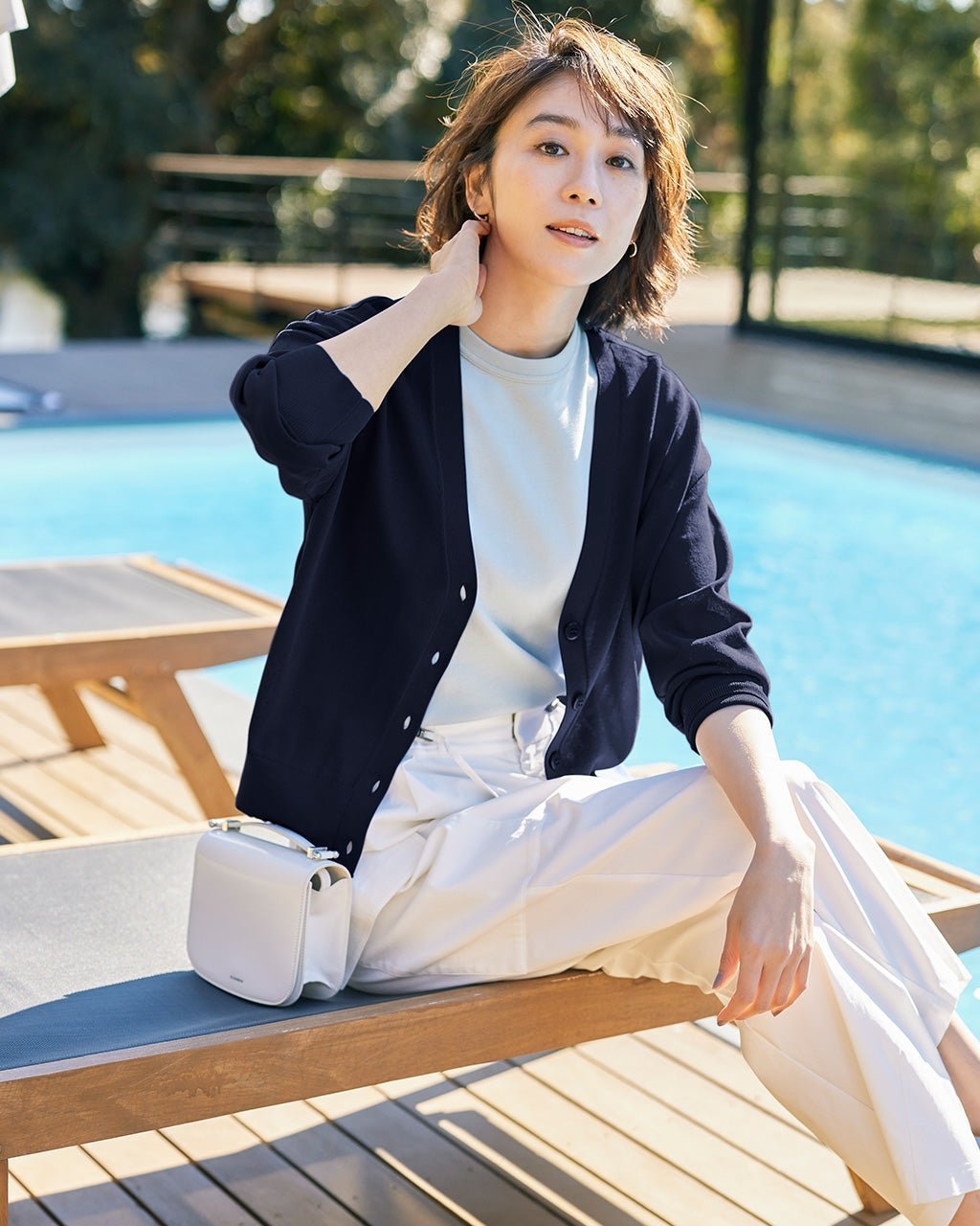 【ドゥクラッセ/DoCLASSE】のライトシアー・Vネックカーディガン インテリア・キッズ・メンズ・レディースファッション・服の通販 founy(ファニー) 　ファッション　Fashion　レディースファッション　Fashion for Women　トップス・カットソー　Cut & Sew Tops　カーディガン・羽織り　Layered Style Cardigans　Vネックトップス　V-Neck Tops / V-Cut Neckline Shirts　カーディガン　Cardigan, Knitwear　コンパクト　Compact, Small Size　シアー　Sheer, See-Through　フェイス　Face, Facial Design　ボトム　Bottoms, Lower Wear　エレガント 上品　Elegant　人気　Popular, Best Seller　ネイビー|ID: prp329100004920816 ipo3291000000036916687