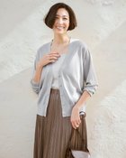 【ドゥクラッセ/DoCLASSE】のライトシアー・Vネックカーディガン シルバー|ID: prp329100004920816 ipo3291000000037235129