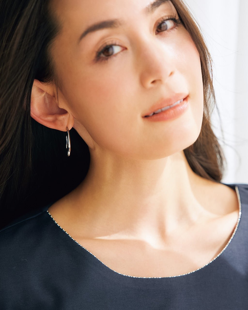 【ドゥクラッセ/DoCLASSE】のビーズトリムクルーネック/7分袖・ドゥクラッセTシャツ インテリア・キッズ・メンズ・レディースファッション・服の通販 founy(ファニー) 　ファッション　Fashion　レディースファッション　Fashion for Women　トップス・カットソー　Cut & Sew Tops　シャツ・ブラウス・オフィスカジュアル　Elegant Blouses & Button-Ups　ロングTシャツ・Tシャツ　Longline T-Shirts & Tees　カットソー・ベーシックTシャツ　Cut-and-Sewn Tops / Stretch Tees & Basics　インナー　Innerwear　カットソー　Cut and Sewn Top　シンプル　Simple, Minimal　ジャケット　Jacket, Outerwear　ジュエリー　Jewelry, Accessories　ダブル　Double, Double-Breasted　デニム　Denim, Jeans Material　定番　Standard, Basic Item　なめらか　Smooth, Silky Texture　パール　Pearl, Pearl Accent　フロント　Front, Front Design　プレミアム　Premium, High-End　ベーシック　Basic, Essential　半袖　Short Sleeve, Half Sleeve　おすすめ　Recommended / Our Picks　エレガント 上品　Elegant　ビジネス 仕事 通勤　Business / Work / Commuting　ミッドナイトブルー|ID: prp329100004920838 ipo3291000000036916849