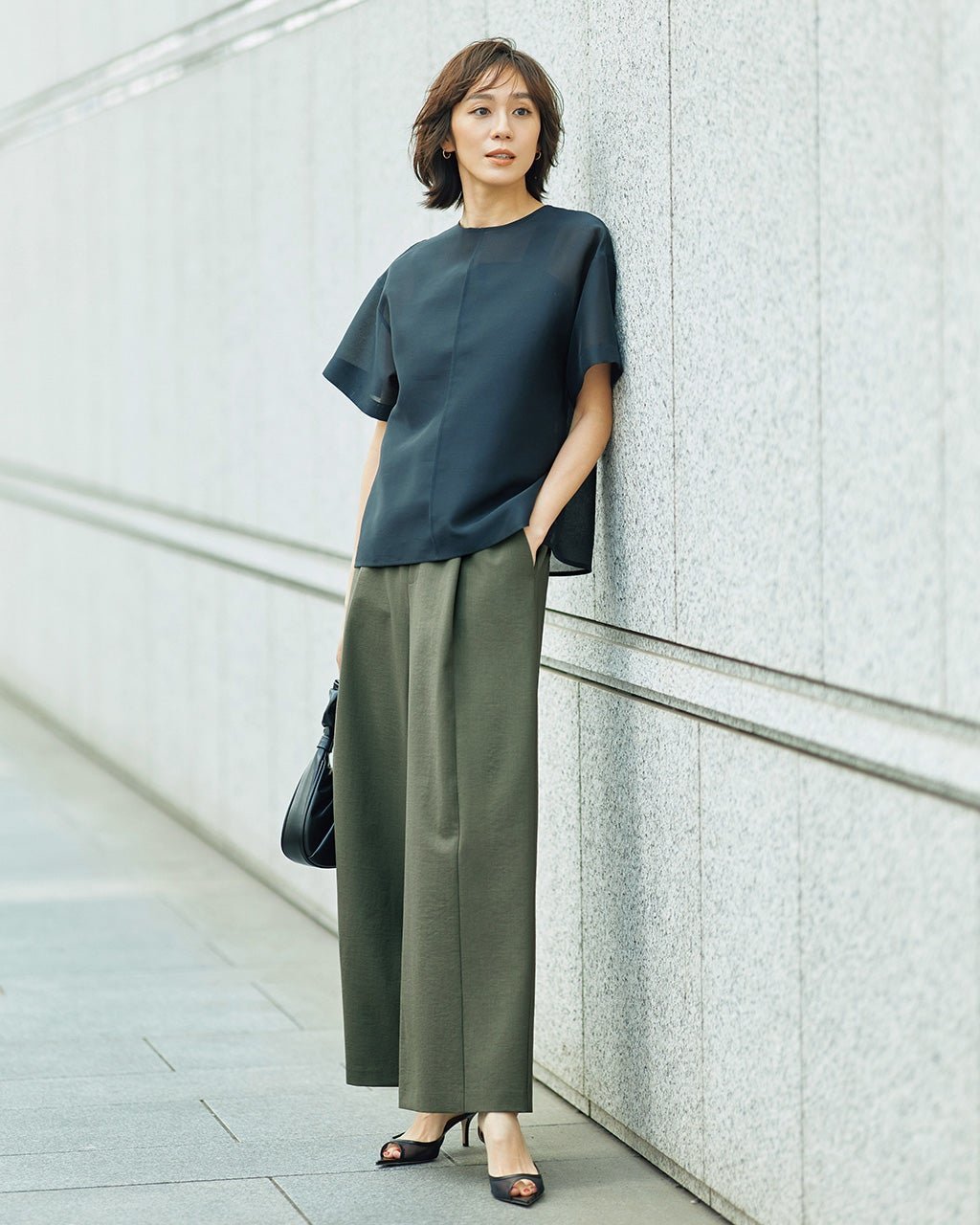 【ドゥクラッセ/DoCLASSE】のリネンタッチ・タックセミワイドパンツ64cm 人気、トレンドファッション・服の通販 founy(ファニー) 　ファッション　Fashion　レディースファッション　Fashion for Women　パンツ　Pants & Trousers　エレガント 上品　Elegant　センター　Center, Center Line　ビジネス 仕事 通勤　Business / Work / Commuting　リネン　Linen, Linen Fabric　 other-1|ID: prp329100004920848 ipo3291000000036916911