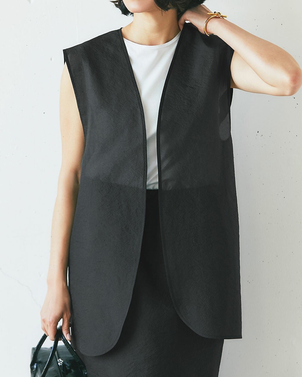 【ドゥクラッセ/DoCLASSE】のオクタシアークロス・羽織りジレ インテリア・キッズ・メンズ・レディースファッション・服の通販 founy(ファニー) 　ファッション　Fashion　レディースファッション　Fashion for Women　アウター　Coat / Outerwear Collection　レディースジャケット・軽アウター　Jackets　エレガント 上品　Elegant　シアー　Sheer, See-Through　シルク　Silk, 100% Silk　ジャケット　Jacket, Outerwear　フォルム　Silhouette, Form　ベスト　Vest, Waistcoat　吸水　Absorbent, Quick-Dry　夏　Summer　ブラック|ID: prp329100004920872 ipo3291000000036917092