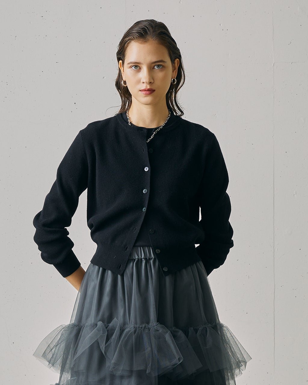 【ドゥクラッセ/DoCLASSE】のスーパーファインメリノ・コンパクトカーディガン インテリア・キッズ・メンズ・レディースファッション・服の通販 founy(ファニー) 　ファッション　Fashion　レディースファッション　Fashion for Women　トップス・カットソー　Cut & Sew Tops　ニット　Knit Tops & Sweaters　カーディガン・羽織り　Layered Style Cardigans　カーディガン　Cardigan, Knitwear　コンパクト　Compact, Small Size　ワイド　Wide, Wide Fit　ブラック|ID: prp329100004920879 ipo3291000000036917115