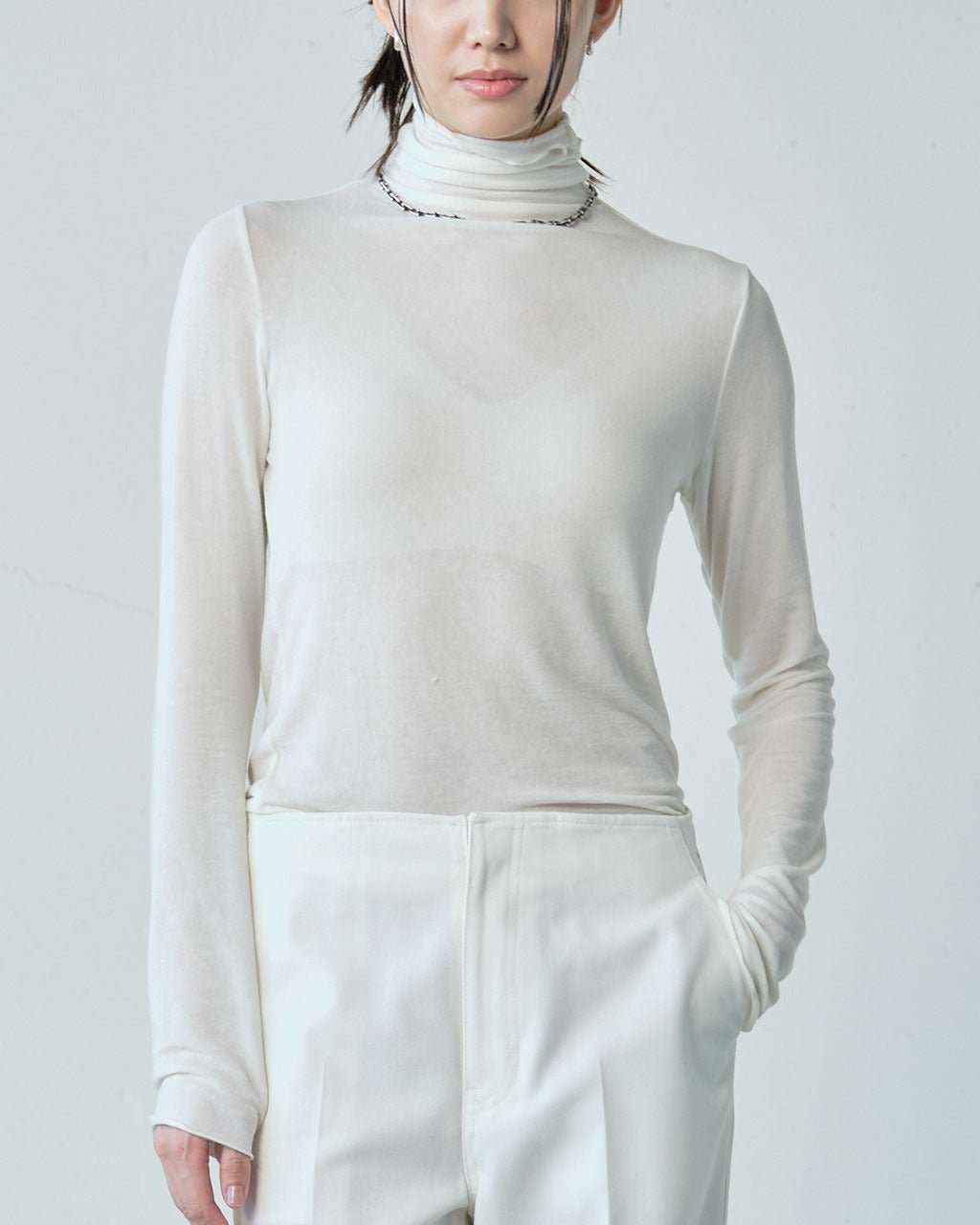 【ドゥクラッセ/DoCLASSE】のカシミヤシルク混・タートルネック インテリア・キッズ・メンズ・レディースファッション・服の通販 founy(ファニー) 　ファッション　Fashion　レディースファッション　Fashion for Women　トップス・カットソー　Cut & Sew Tops　カットソー・ベーシックTシャツ　Cut-and-Sewn Tops / Stretch Tees & Basics　タートルネック・ハイネックトップス　Turtlenecks & High-Neck Tops　新作・新入荷　New Arrivals / New In　インナー　Innerwear　カットソー　Cut and Sewn Top　シアー　Sheer, See-Through　シルク　Silk, 100% Silk　ジャケット　Jacket, Outerwear　タートルネック　Turtleneck, High Neck　A/W・秋冬　Autumn/Winter　オフホワイト|ID: prp329100004920896 ipo3291000000036917198