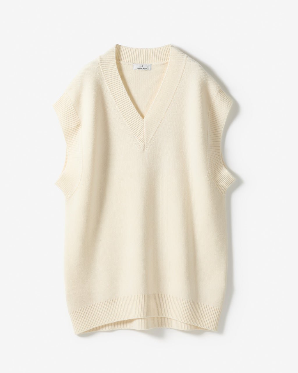 【ドゥクラッセ/DoCLASSE】のウルトラファインメリノ・オーバーニットベスト インテリア・キッズ・メンズ・レディースファッション・服の通販 founy(ファニー) 　ファッション　Fashion　レディースファッション　Fashion for Women　アウター　Coat / Outerwear Collection　レディースジャケット・軽アウター　Jackets　シルケット　Silket, Silky Cotton　ジャケット　Jacket, Outerwear　フォルム　Silhouette, Form　ベスト　Vest, Waistcoat　ホワイト|ID: prp329100004920901 ipo3291000000036917228