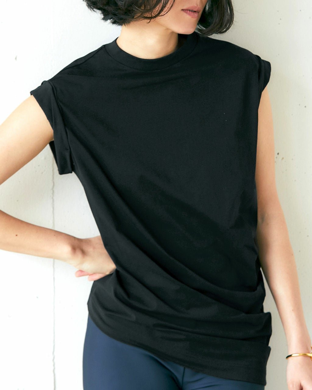 【ドゥクラッセ/DoCLASSE】のプレミアムコットン・アシメデザインT インテリア・キッズ・メンズ・レディースファッション・服の通販 founy(ファニー) 　ファッション　Fashion　レディースファッション　Fashion for Women　トップス・カットソー　Cut & Sew Tops　カットソー・ベーシックTシャツ　Cut-and-Sewn Tops / Stretch Tees & Basics　アシンメトリー　Asymmetrical Style　エレガント 上品　Elegant　カットソー　Cut and Sewn Top　シルク　Silk, 100% Silk　スタイリッシュ　Stylish, Fashionable　ドレープ　Drape, Draping Fabric　ブラック|ID: prp329100004920916 ipo3291000000036917307