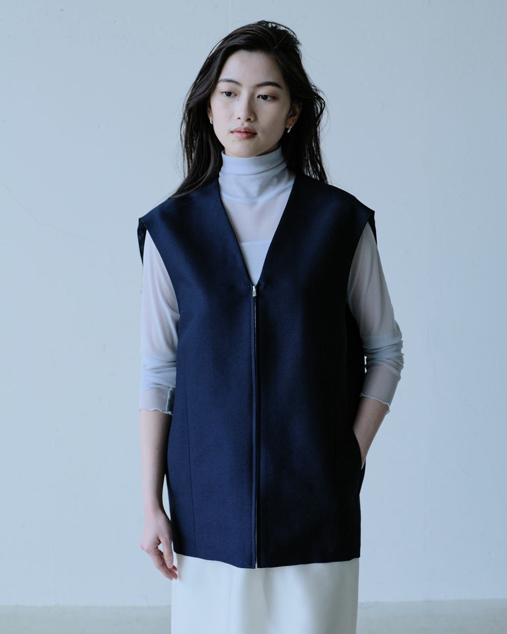 【ドゥクラッセ/DoCLASSE】のシルキーダブルフェイス・コクーンジレ インテリア・キッズ・メンズ・レディースファッション・服の通販 founy(ファニー) 　ファッション　Fashion　レディースファッション　Fashion for Women　アウター　Coat / Outerwear Collection　レディースジャケット・軽アウター　Jackets　新作・新入荷　New Arrivals / New In　カッティング　Cutting Detail　ジップ　Zip, Zipper　ジャケット　Jacket, Outerwear　スタイリッシュ　Stylish, Fashionable　スマート　Smart, Elegant　フロント　Front, Front Design　ベスト　Vest, Waistcoat　ネイビー|ID: prp329100004920919 ipo3291000000036917329