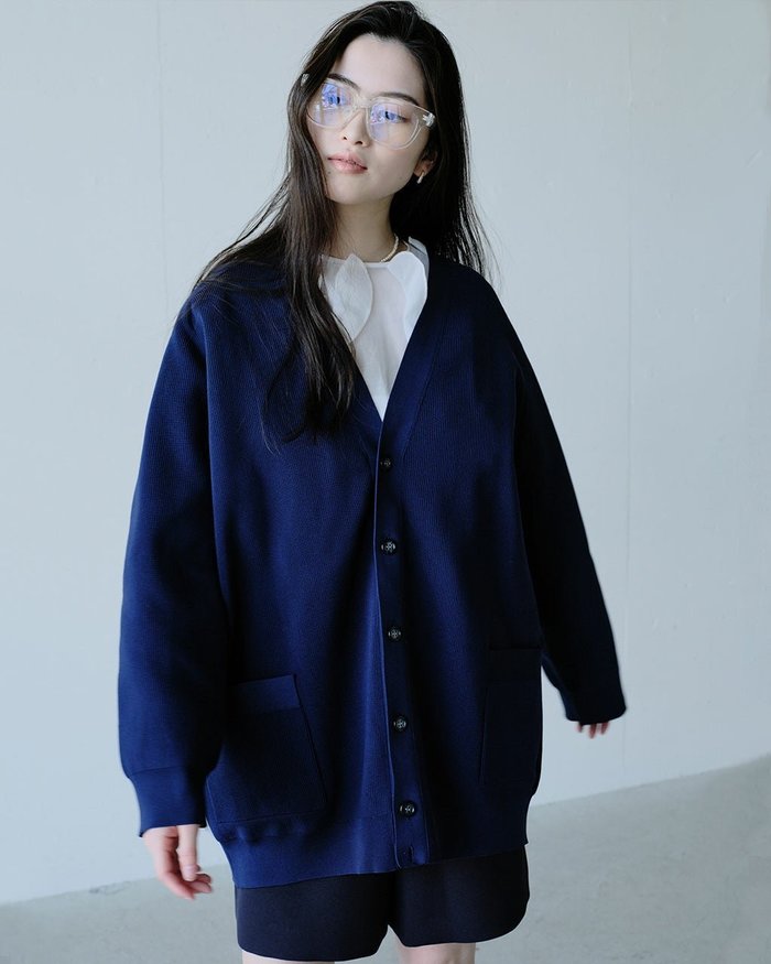 【ドゥクラッセ/DoCLASSE】のストレッチニット・Vネックカーディガン インテリア・キッズ・メンズ・レディースファッション・服の通販 founy(ファニー) https://founy.com/ ファッション Fashion レディースファッション Fashion for Women トップス・カットソー Cut & Sew Tops ニット Knit Tops & Sweaters カーディガン・羽織り Layered Style Cardigans Vネックトップス V-Neck Tops / V-Cut Neckline Shirts 新作・新入荷 New Arrivals / New In カーディガン Cardigan, Knitwear シンプル Simple, Minimal ストレッチ Stretch, Stretchy Fabric ポケット Pocket, Pocket Detail 軽量 Lightweight, Ultra Light |ID: prp329100004920925 ipo3291000000037102078