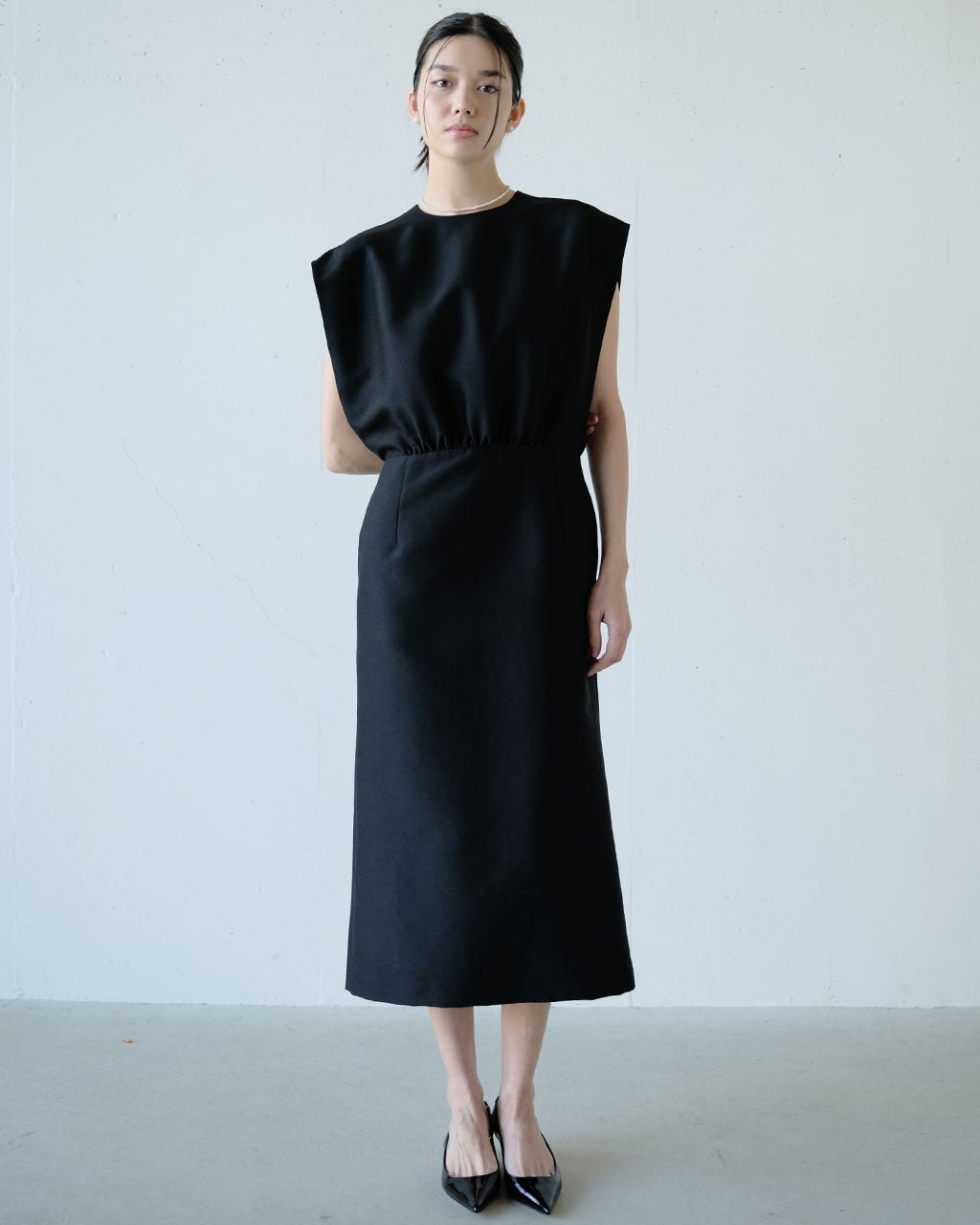 【ドゥクラッセ/DoCLASSE】のシルキーダブルフェイス・フレンチタイトドレス インテリア・キッズ・メンズ・レディースファッション・服の通販 founy(ファニー) 　ファッション　Fashion　レディースファッション　Fashion for Women　ワンピース　Dresses　フォーマル・パーティードレス・結婚式用ドレス　Elegant & Casual Dresses　新作・新入荷　New Arrivals / New In　エレガント 上品　Elegant　ギャザー　Gathered, Ruffled　シンプル　Simple, Minimal　スリーブ　Sleeve, Long Sleeve / Short Sleeve　ダブル　Double, Double-Breasted　フォルム　Silhouette, Form　フレンチ　French, French Style　ブラック|ID: prp329100004920949 ipo3291000000036917463