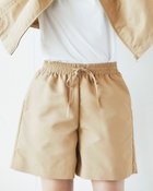 【ドゥクラッセ/DoCLASSE】の高密度ナイロン・ショートパンツ 人気、トレンドファッション・服の通販 founy(ファニー) ファッション Fashion レディースファッション Fashion for Women パンツ Pants & Trousers ショートパンツ・ハーフパンツ High-Waisted & Relaxed Shorts サテン Satin, Glossy Fabric ショート Short, Short Length thumbnail ベージュ|ID: prp329100004920952 ipo3291000000036917476