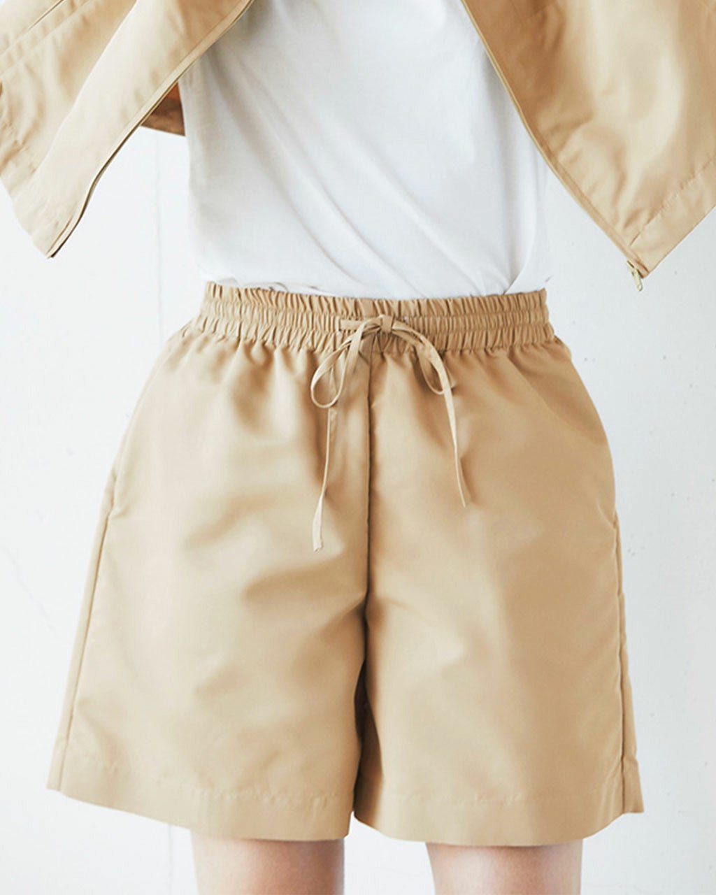 【ドゥクラッセ/DoCLASSE】の高密度ナイロン・ショートパンツ インテリア・キッズ・メンズ・レディースファッション・服の通販 founy(ファニー) 　ファッション　Fashion　レディースファッション　Fashion for Women　パンツ　Pants & Trousers　ショートパンツ・ハーフパンツ　High-Waisted & Relaxed Shorts　サテン　Satin, Glossy Fabric　ショート　Short, Short Length　ベージュ|ID: prp329100004920952 ipo3291000000036917476