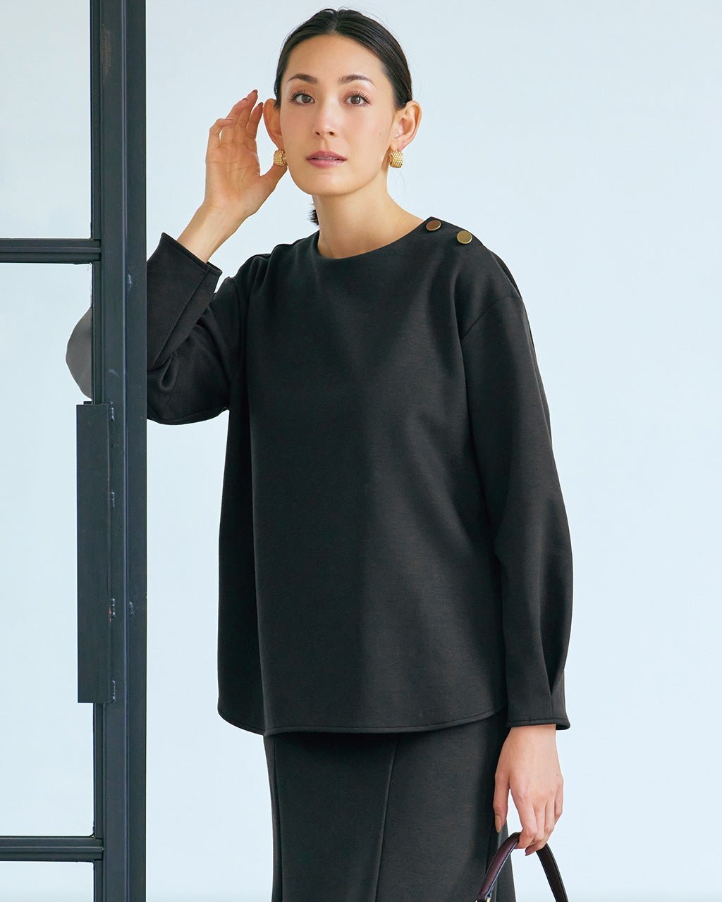 【ドゥクラッセ/DoCLASSE】のアクリル混ポンチ・メタルボタンプルオーバー インテリア・キッズ・メンズ・レディースファッション・服の通販 founy(ファニー) 　ファッション　Fashion　レディースファッション　Fashion for Women　トップス・カットソー　Cut & Sew Tops　カジュアルプルオーバー・ニットトップス　Pullovers & Knit Tops / Casual Pullovers　アクリル　Acrylic Material　カットソー　Cut and Sewn Top　セットアップ　Set-Up, Coordinated Outfit　フォルム　Silhouette, Form　メタル　Metal, Metal Parts　エレガント 上品　Elegant　ブラック|ID: prp329100004920973 ipo3291000000036917633