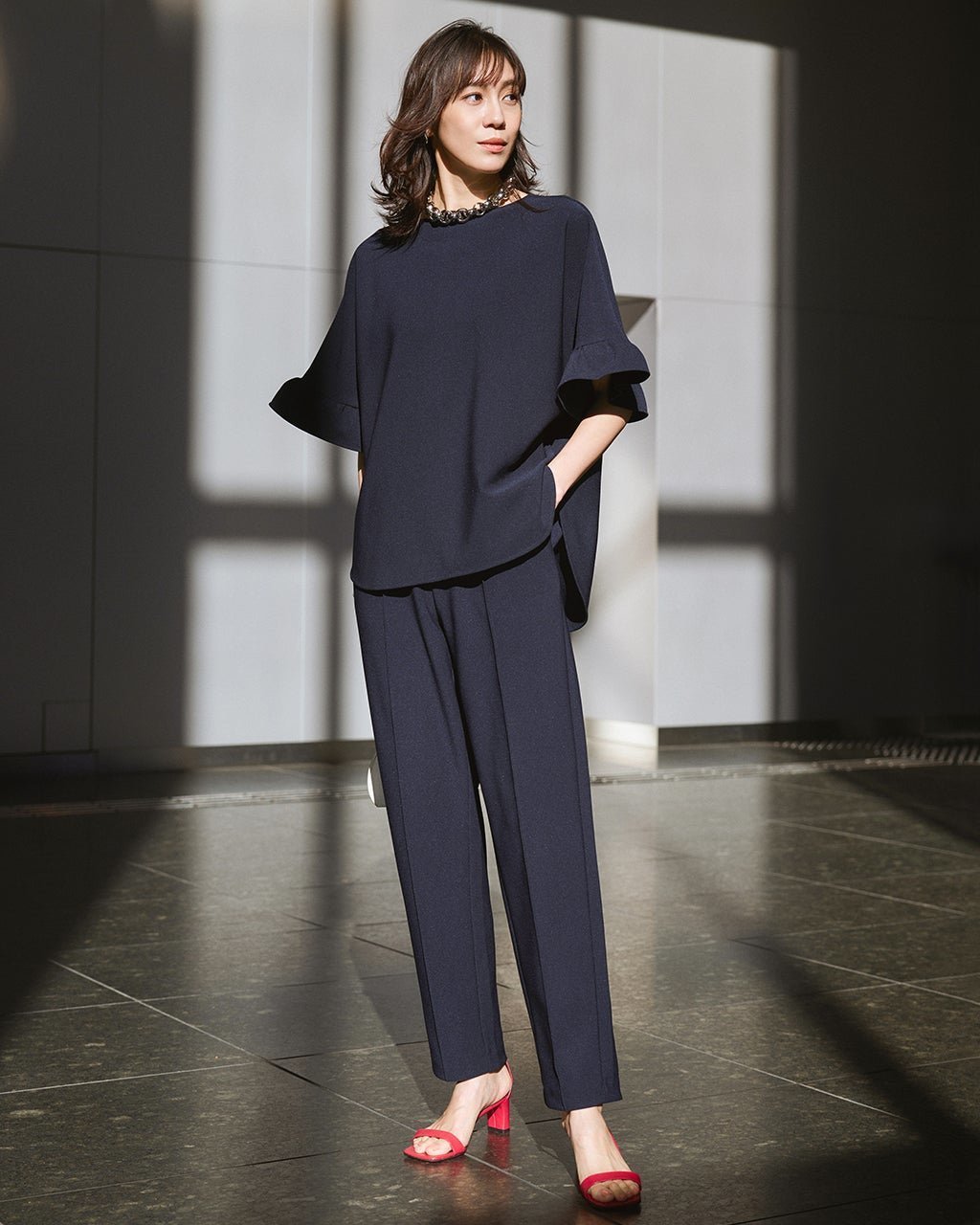 【ドゥクラッセ/DoCLASSE】のイージージョーゼット・袖フリルブラウス インテリア・キッズ・メンズ・レディースファッション・服の通販 founy(ファニー) ファッション Fashion レディースファッション Fashion for Women トップス・カットソー Cut & Sew Tops シャツ・ブラウス・オフィスカジュアル Elegant Blouses & Button-Ups ジョーゼット Georgette, Semi-Sheer Fabric ストレッチ Stretch, Stretchy Fabric フェミニン Feminine, Girly フリル Frill, Ruffle ラウンド Round, Round Neck ラッフル Ruffle, Frill ワイド Wide, Wide Fit ミッドナイトブルー|ID: prp329100004920980 ipo3291000000036917696