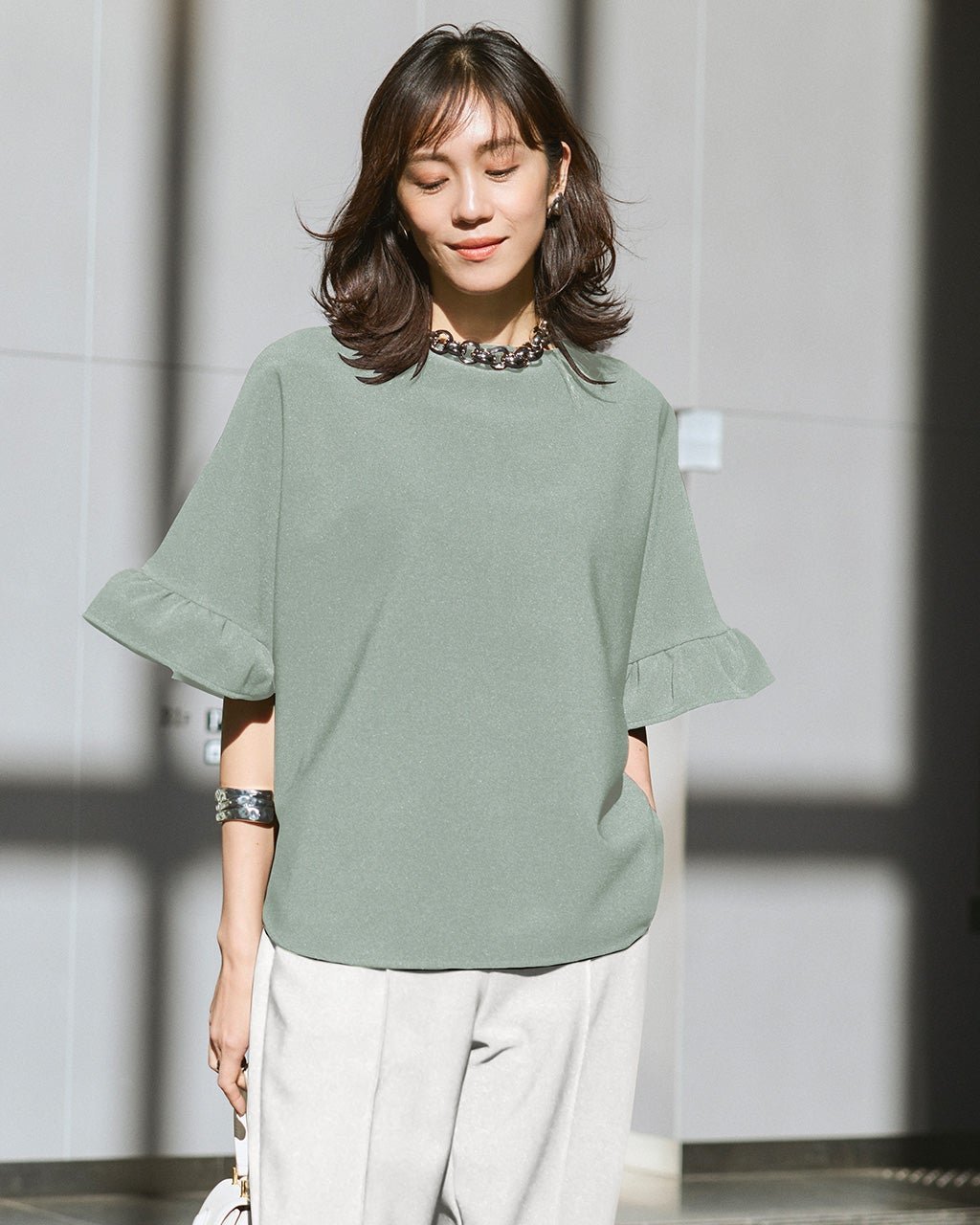 【ドゥクラッセ/DoCLASSE】のイージージョーゼット・袖フリルブラウス インテリア・キッズ・メンズ・レディースファッション・服の通販 founy(ファニー) ファッション Fashion レディースファッション Fashion for Women トップス・カットソー Cut & Sew Tops シャツ・ブラウス・オフィスカジュアル Elegant Blouses & Button-Ups ジョーゼット Georgette, Semi-Sheer Fabric ストレッチ Stretch, Stretchy Fabric フェミニン Feminine, Girly フリル Frill, Ruffle ラウンド Round, Round Neck ラッフル Ruffle, Frill ワイド Wide, Wide Fit ブルーグリーン|ID: prp329100004920980 ipo3291000000036917698