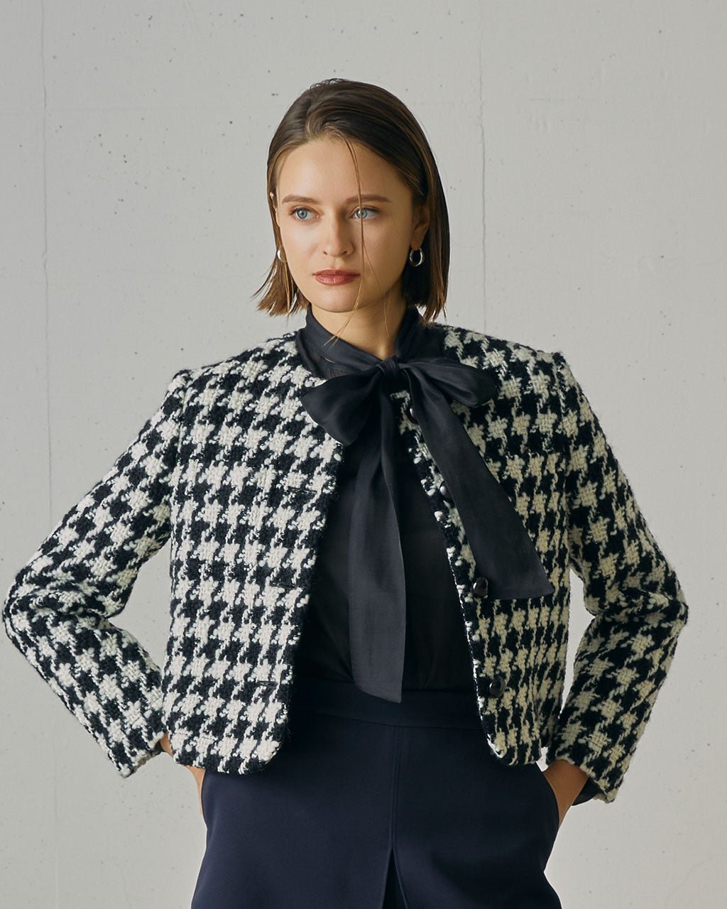 【ドゥクラッセ/DoCLASSE】の千鳥ツイード・ノーカラージャケット 人気、トレンドファッション・服の通販 founy(ファニー) 　ファッション　Fashion　レディースファッション　Fashion for Women　アウター　Coat / Outerwear Collection　レディースジャケット・軽アウター　Jackets　ノーカラージャケット / シンプル上品コーデ　Collarless Jackets　エレガント 上品　Elegant　オケージョン　Occasion Wear　カッティング　Cutting Detail　ジャケット　Jacket, Outerwear　ツイード　Twill, Twill Weave　フォルム　Silhouette, Form　フロント　Front, Front Design　ベスト　Vest, Waistcoat　 other-1|ID: prp329100004921006 ipo3291000000036917859