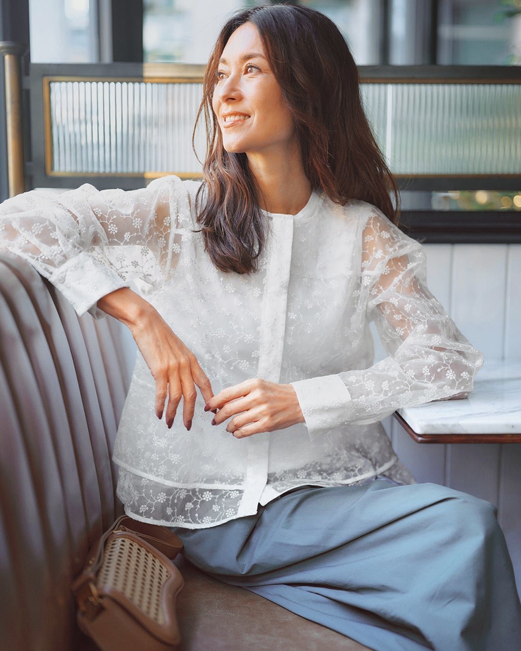 【ドゥクラッセ/DoCLASSE】のフラワー刺繍・オーガンジーフリルブラウス インテリア・キッズ・メンズ・レディースファッション・服の通販 founy(ファニー) 　ファッション　Fashion　レディースファッション　Fashion for Women　トップス・カットソー　Cut & Sew Tops　シャツ・ブラウス・オフィスカジュアル　Elegant Blouses & Button-Ups　オーガンジー　Organza Fabric　ティアード　Tiered, Tiered Style　フラワー　Flower, Floral　ペプラム　Peplum, Flared Hem　ホワイト|ID: prp329100004925759 ipo3291000000036962813