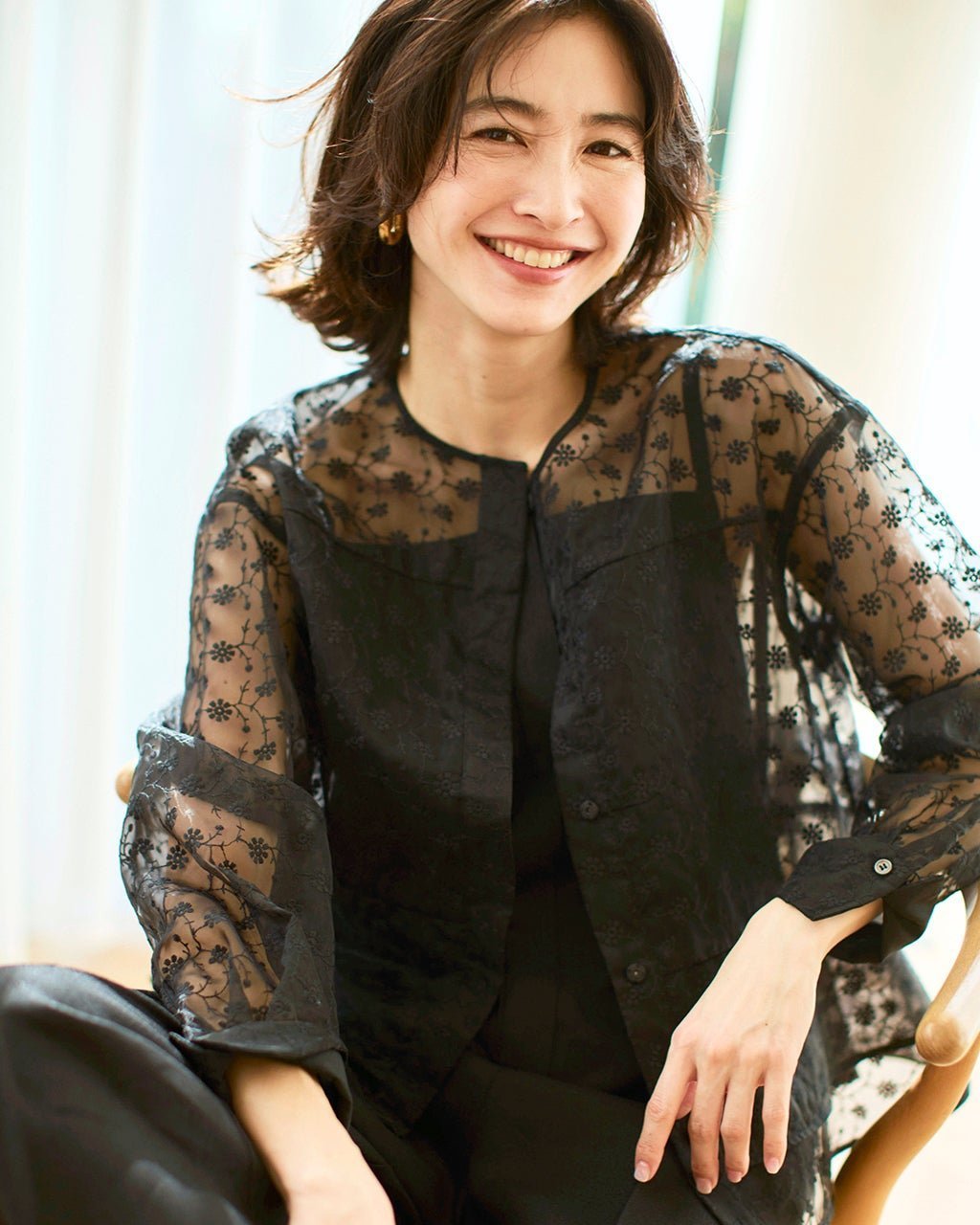 【ドゥクラッセ/DoCLASSE】のフラワー刺繍・オーガンジーフリルブラウス インテリア・キッズ・メンズ・レディースファッション・服の通販 founy(ファニー) 　ファッション　Fashion　レディースファッション　Fashion for Women　トップス・カットソー　Cut & Sew Tops　シャツ・ブラウス・オフィスカジュアル　Elegant Blouses & Button-Ups　オーガンジー　Organza Fabric　ティアード　Tiered, Tiered Style　フラワー　Flower, Floral　ペプラム　Peplum, Flared Hem　ブラック|ID: prp329100004925759 ipo3291000000036962814