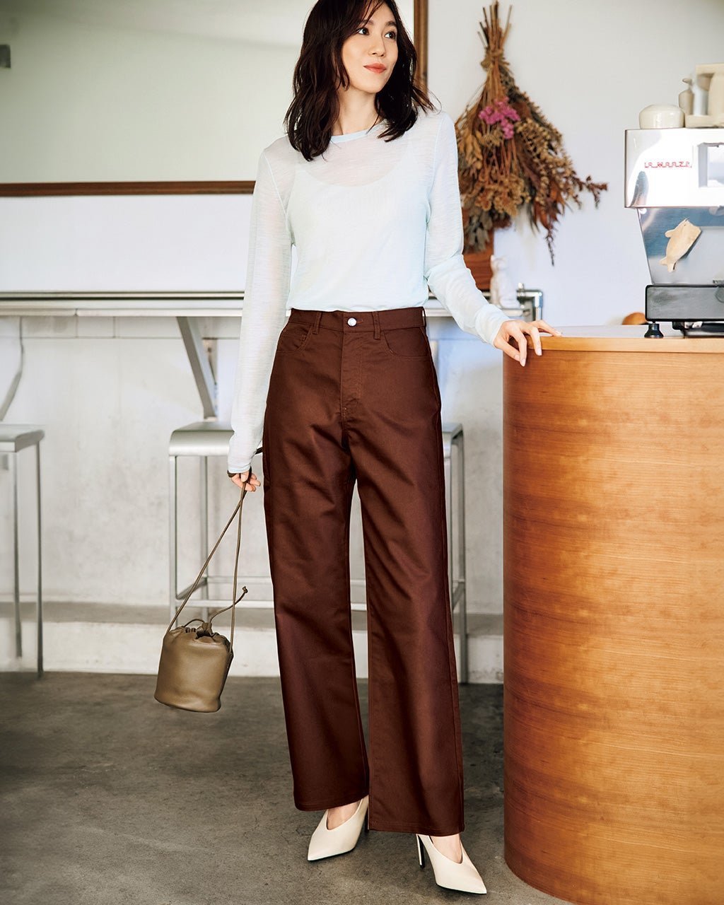 【ドゥクラッセ/DoCLASSE】のフォルムデニム・セミワイド/68cm インテリア・キッズ・メンズ・レディースファッション・服の通販 founy(ファニー) 　ファッション　Fashion　レディースファッション　Fashion for Women　パンツ　Pants & Trousers　ストレッチ　Stretch, Stretchy Fabric　デニム　Denim, Jeans Material　バランス　Balance, Style Balance　フォルム　Silhouette, Form　ワイド　Wide, Wide Fit　ヴィンテージ　Vintage Style　ブラウン|ID: prp329100004925841 ipo3291000000036962985