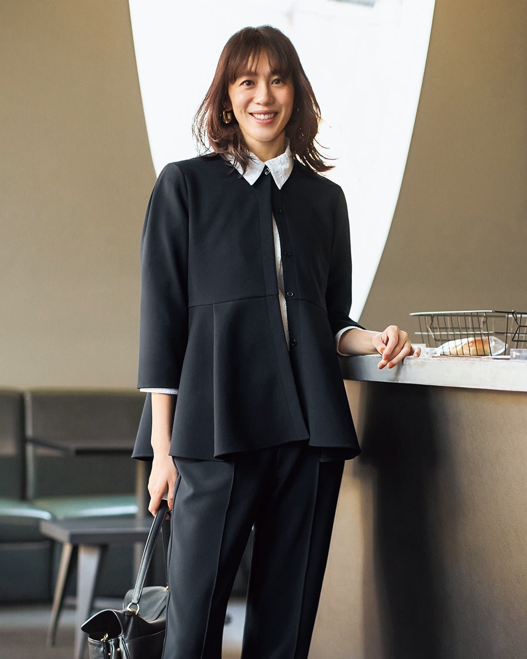 【ドゥクラッセ/DoCLASSE】のイージージョーゼット・ペプラムブラウス インテリア・キッズ・メンズ・レディースファッション・服の通販 founy(ファニー) 　ファッション　Fashion　レディースファッション　Fashion for Women　トップス・カットソー　Cut & Sew Tops　シャツ・ブラウス・オフィスカジュアル　Elegant Blouses & Button-Ups　ジャケット　Jacket, Outerwear　ジョーゼット　Georgette, Semi-Sheer Fabric　セットアップ　Set-Up, Coordinated Outfit　ドレープ　Drape, Draping Fabric　ベスト　Vest, Waistcoat　ペプラム　Peplum, Flared Hem　エレガント 上品　Elegant　ミッドナイトブルー|ID: prp329100004925859 ipo3291000000036963007